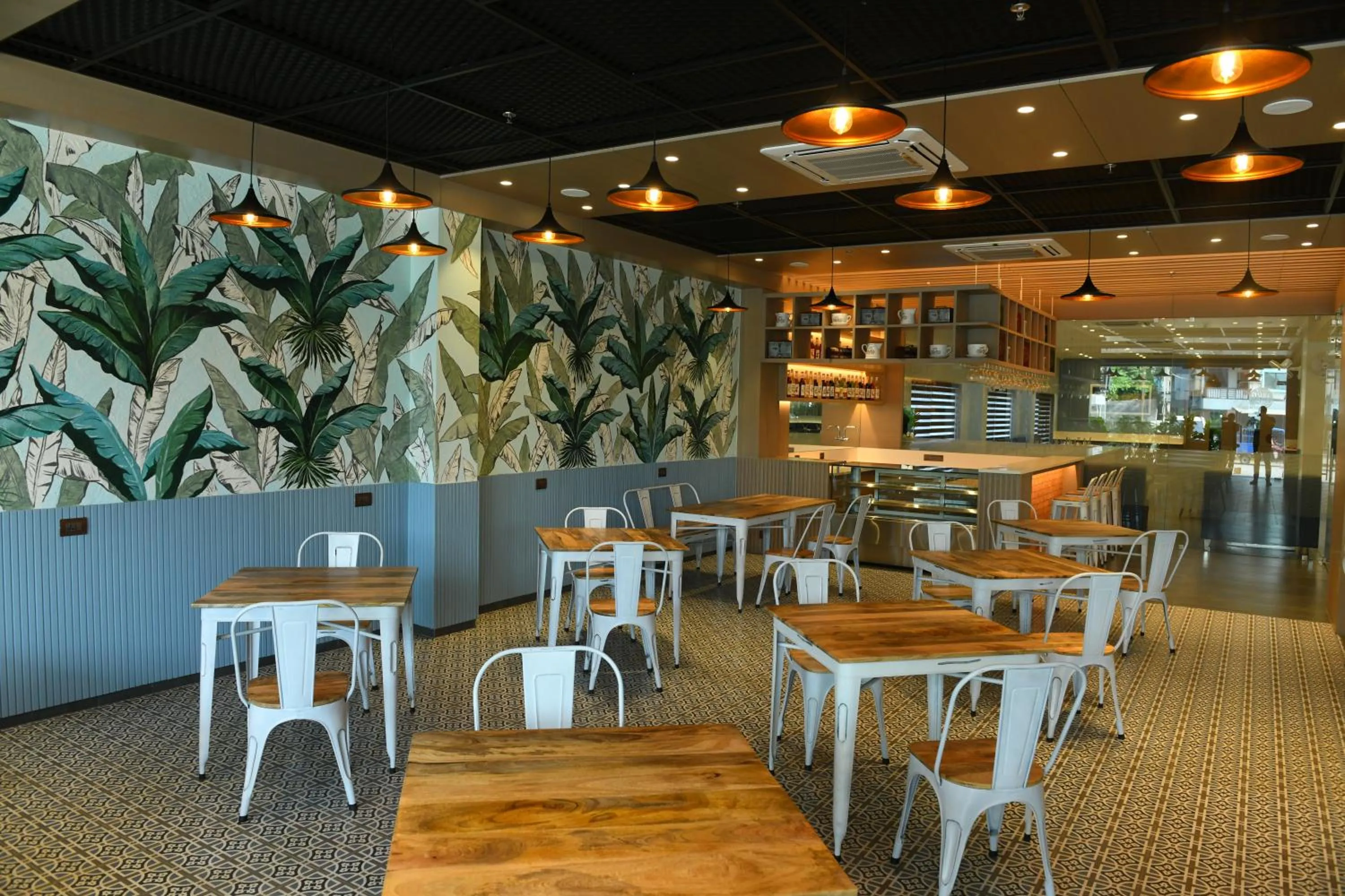 Coffee/tea facilities in Hotel Blueivy Anand