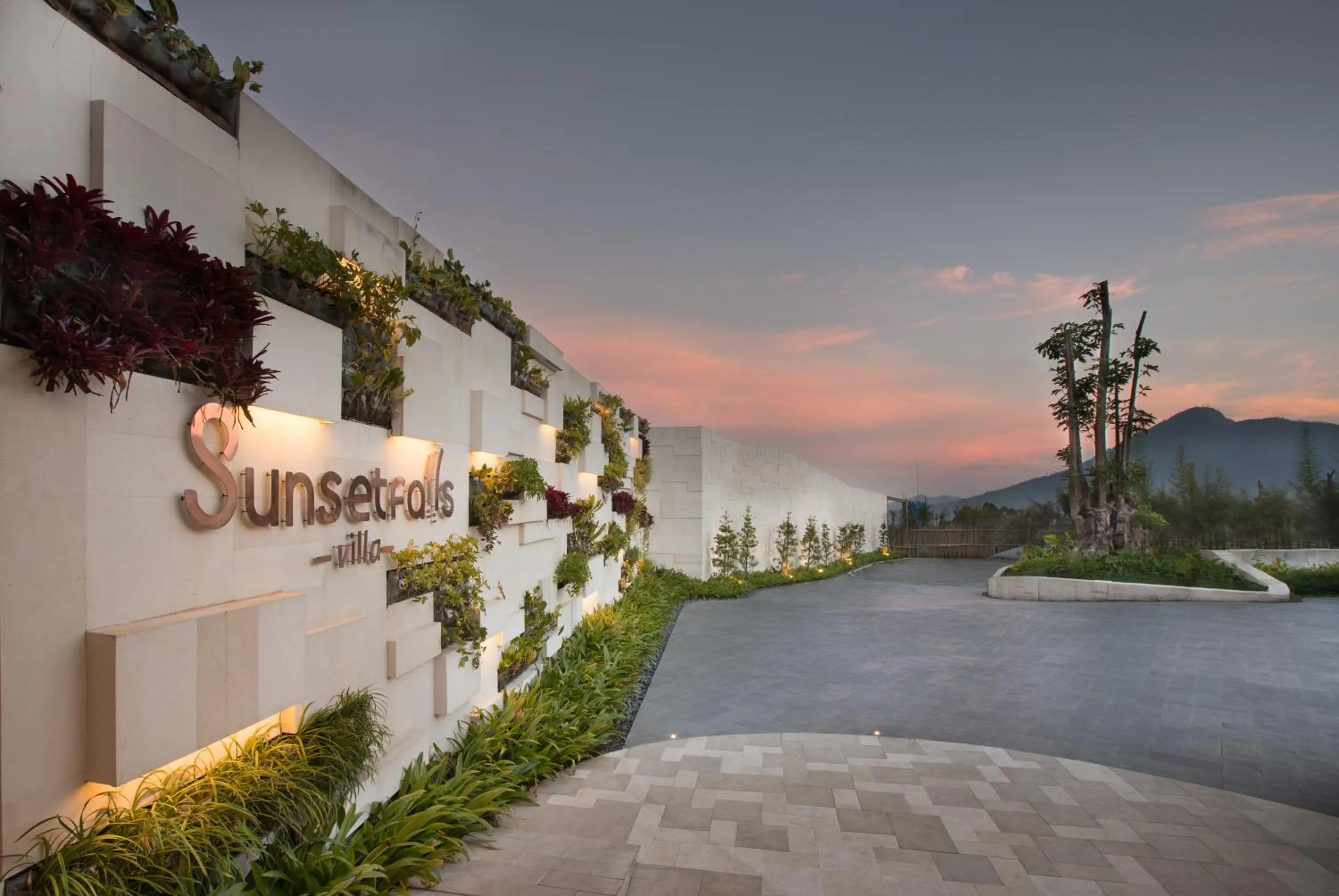 Property logo or sign in Sunsetfalls Gardens and Resort