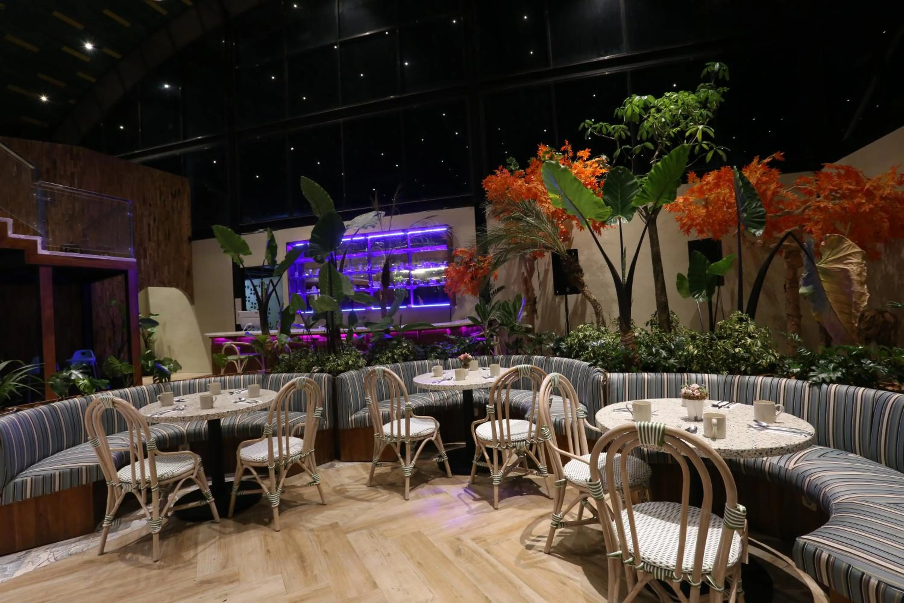 Restaurant/places to eat in Sunsetfalls Gardens and Resort