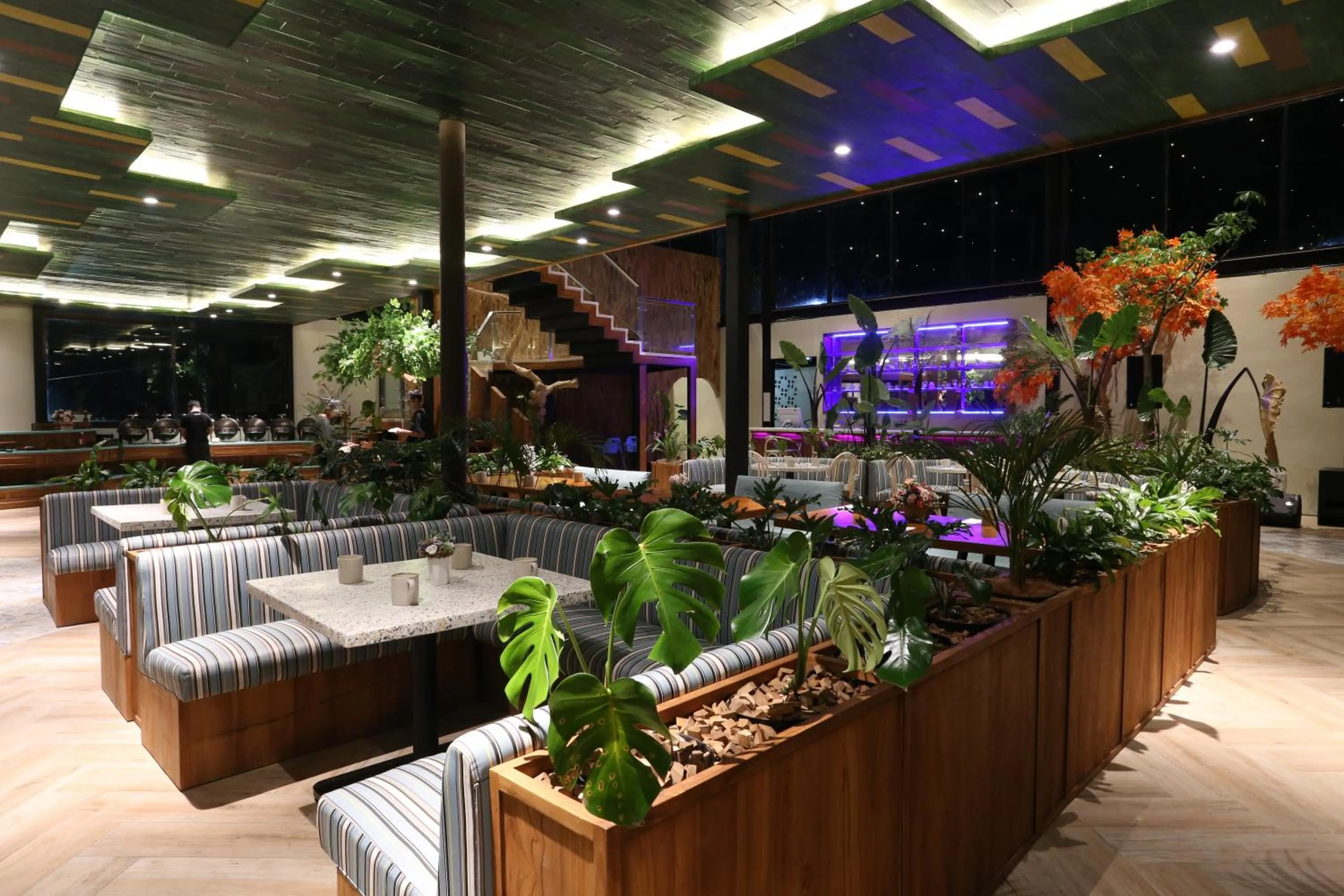 Restaurant/places to eat in Sunsetfalls Gardens and Resort