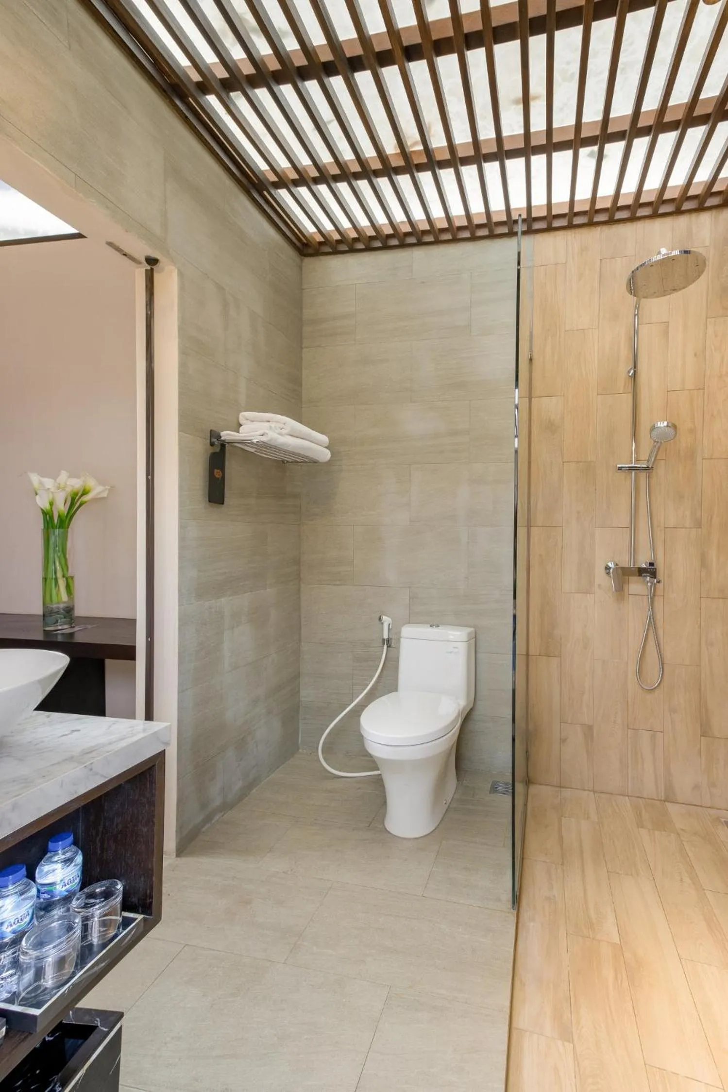 Shower in Sunsetfalls Gardens and Resort