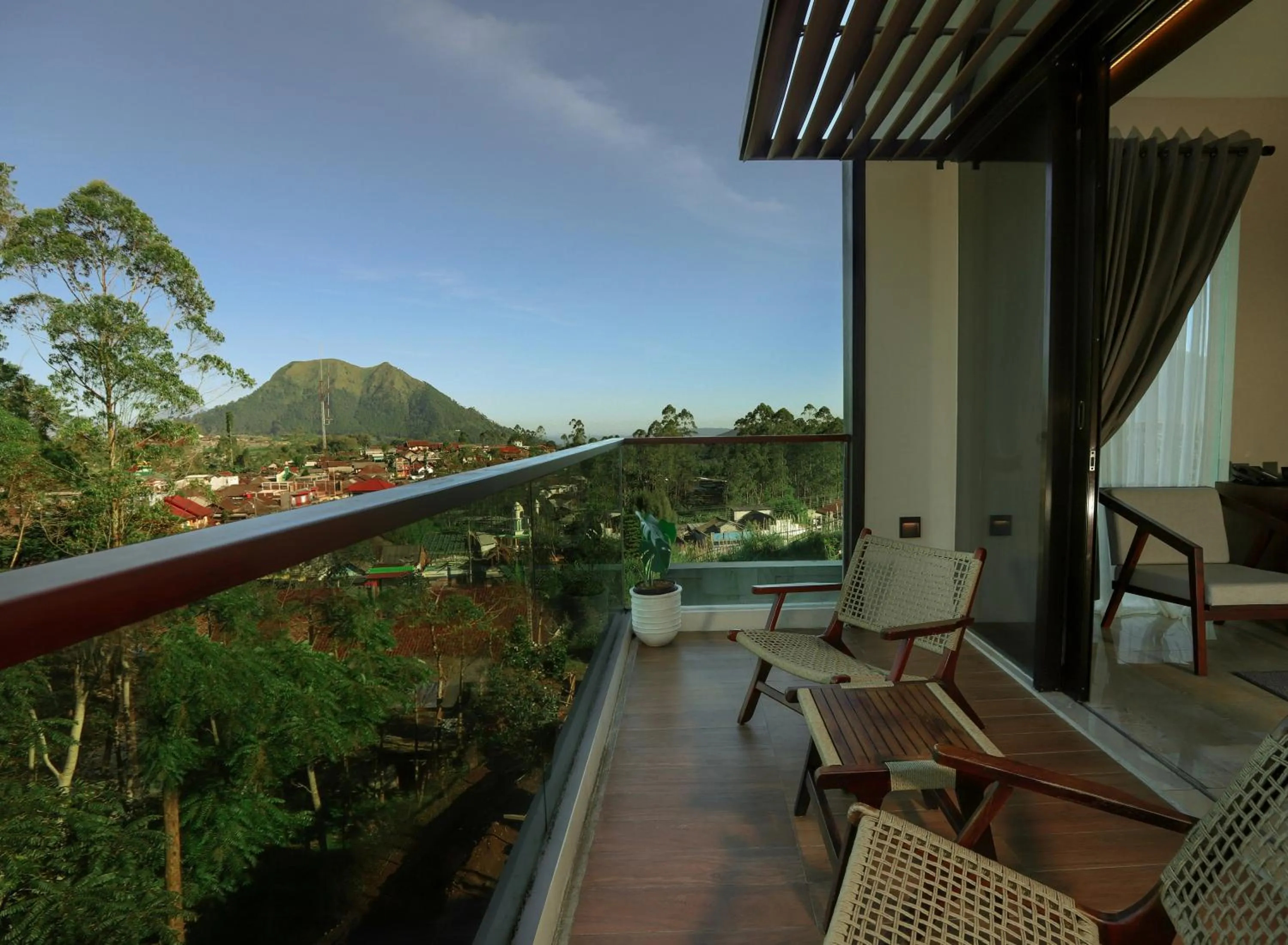 Balcony/Terrace in Sunsetfalls Gardens and Resort