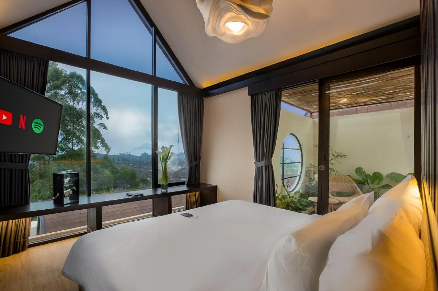 Bedroom, Bed in Sunsetfalls Gardens and Resort