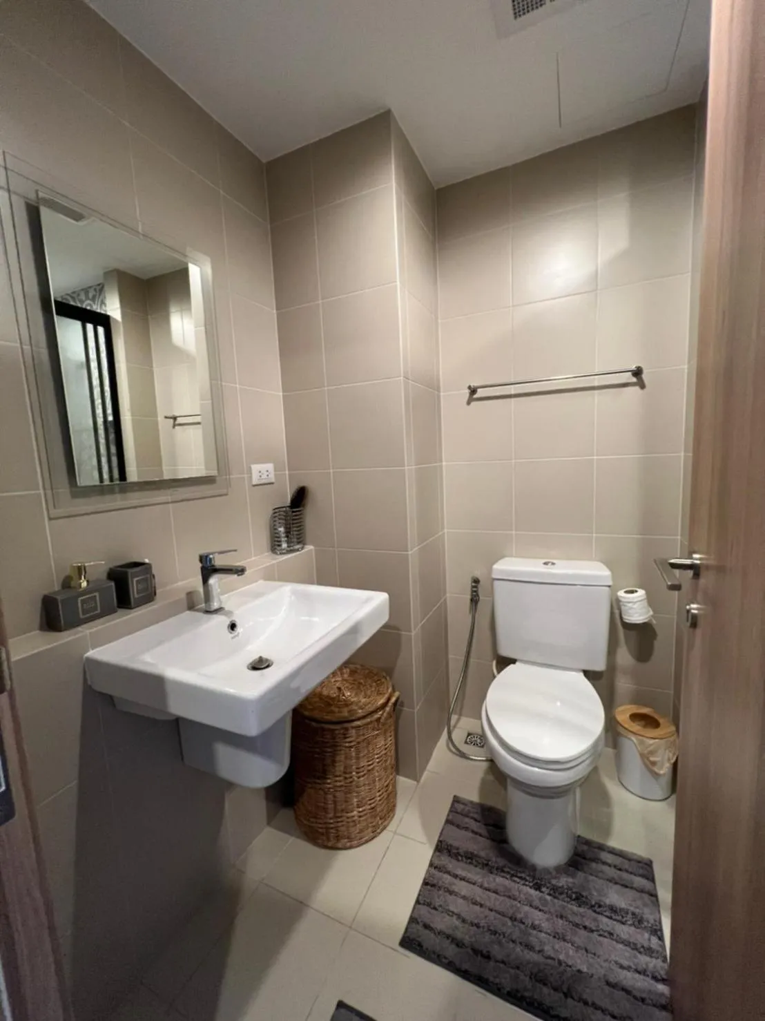 Bathroom in RoomQuest Hua-Hin Lahabana