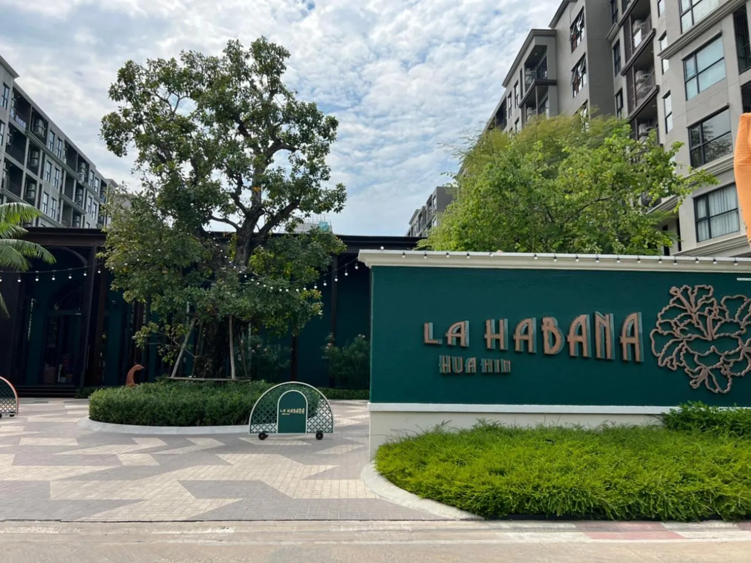 Property building in RoomQuest Hua-Hin Lahabana