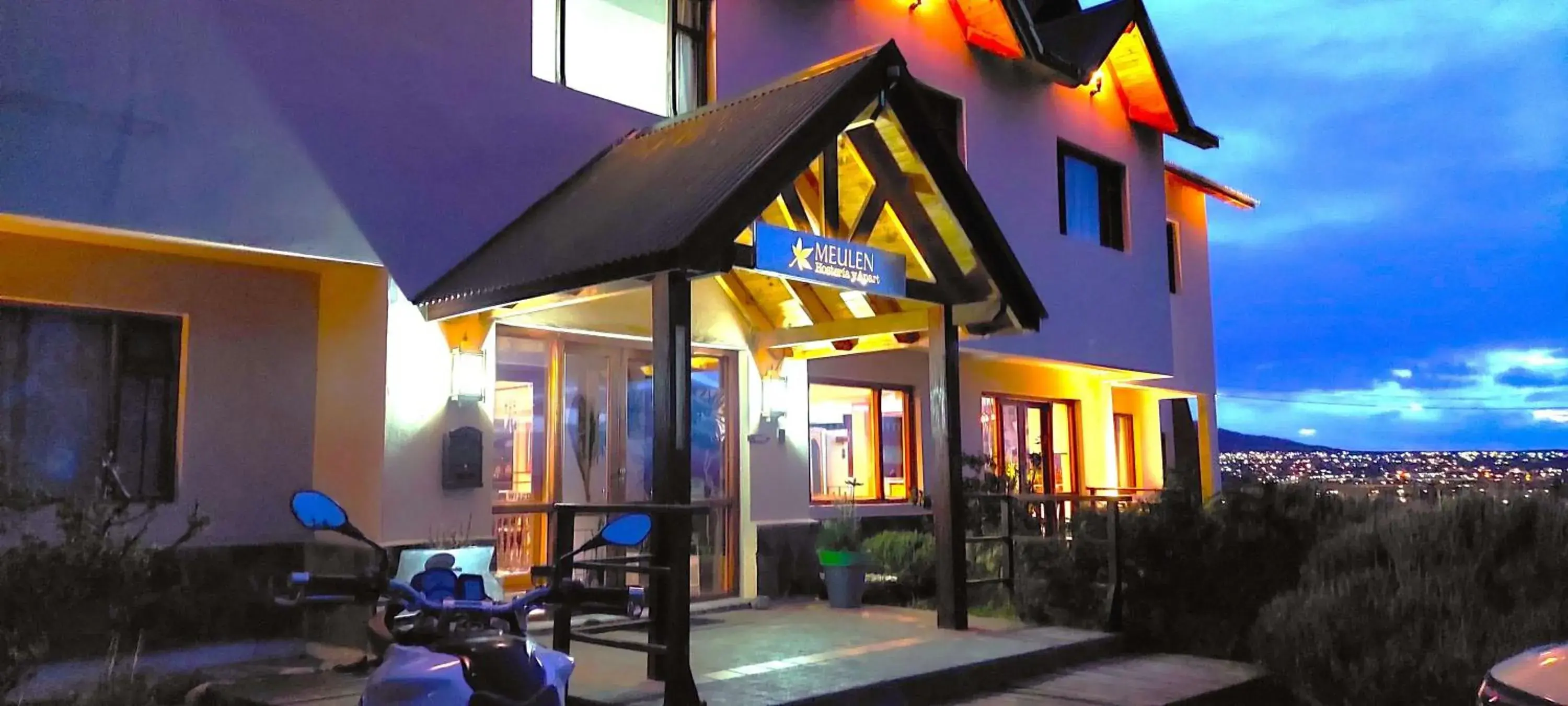 Property building in Meulen Hosteria y Apart Property building in Meulen Hosteria y Apart