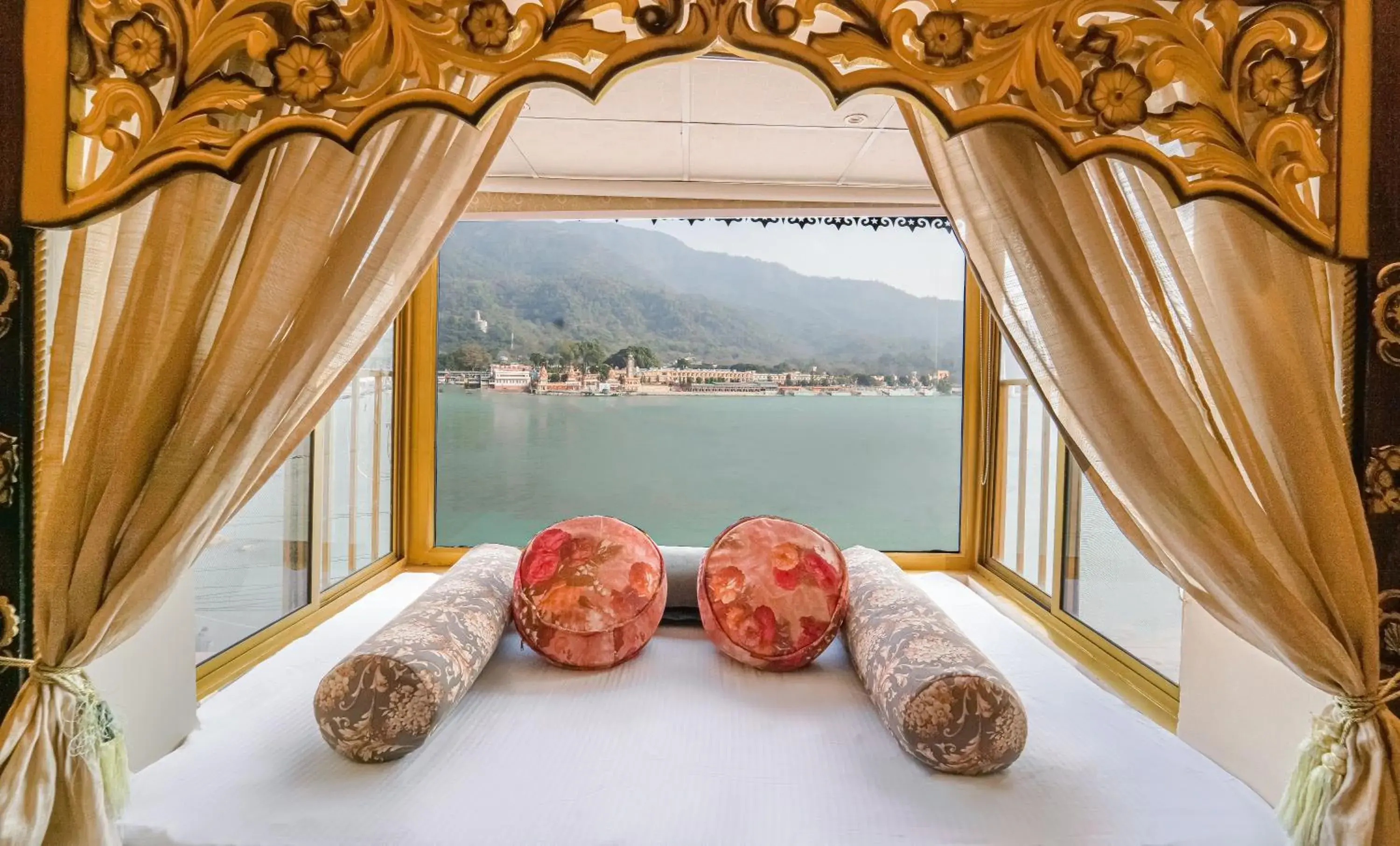 Premier Ganga View in The Neeraj Ganga Heritage Palace Premier Ganga View in The Neeraj Ganga Heritage Palace