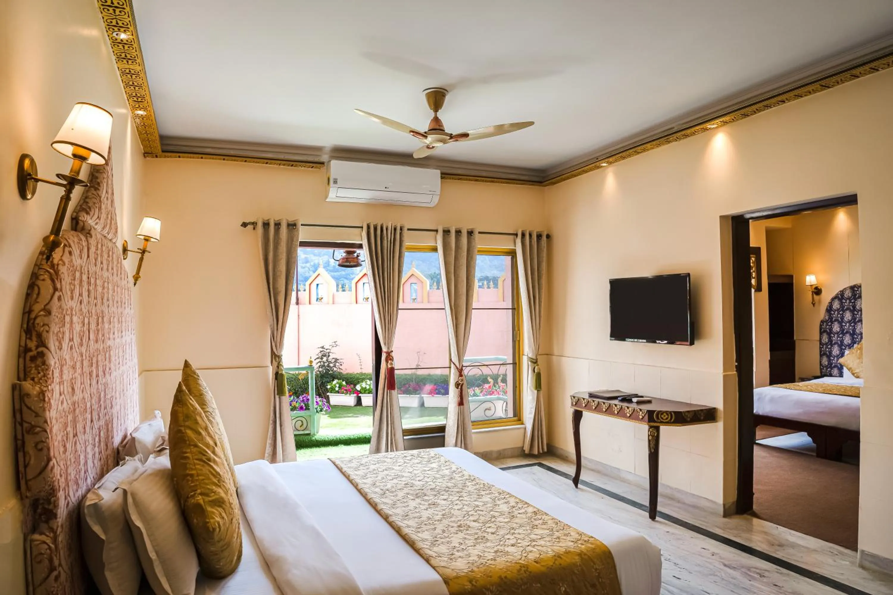 Bed in The Neeraj Ganga Heritage Palace