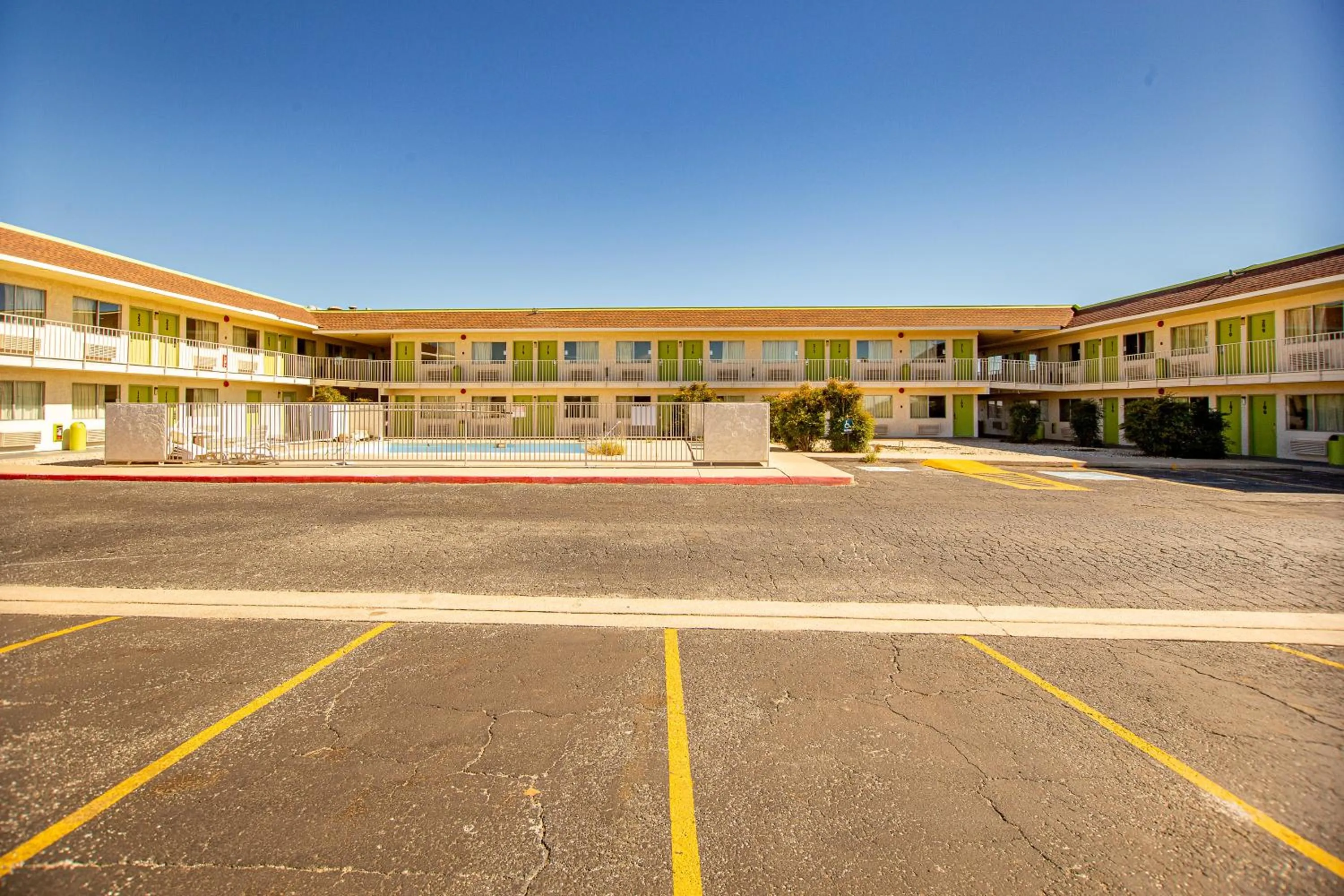 Property building in Marifah Inn Sweetwater