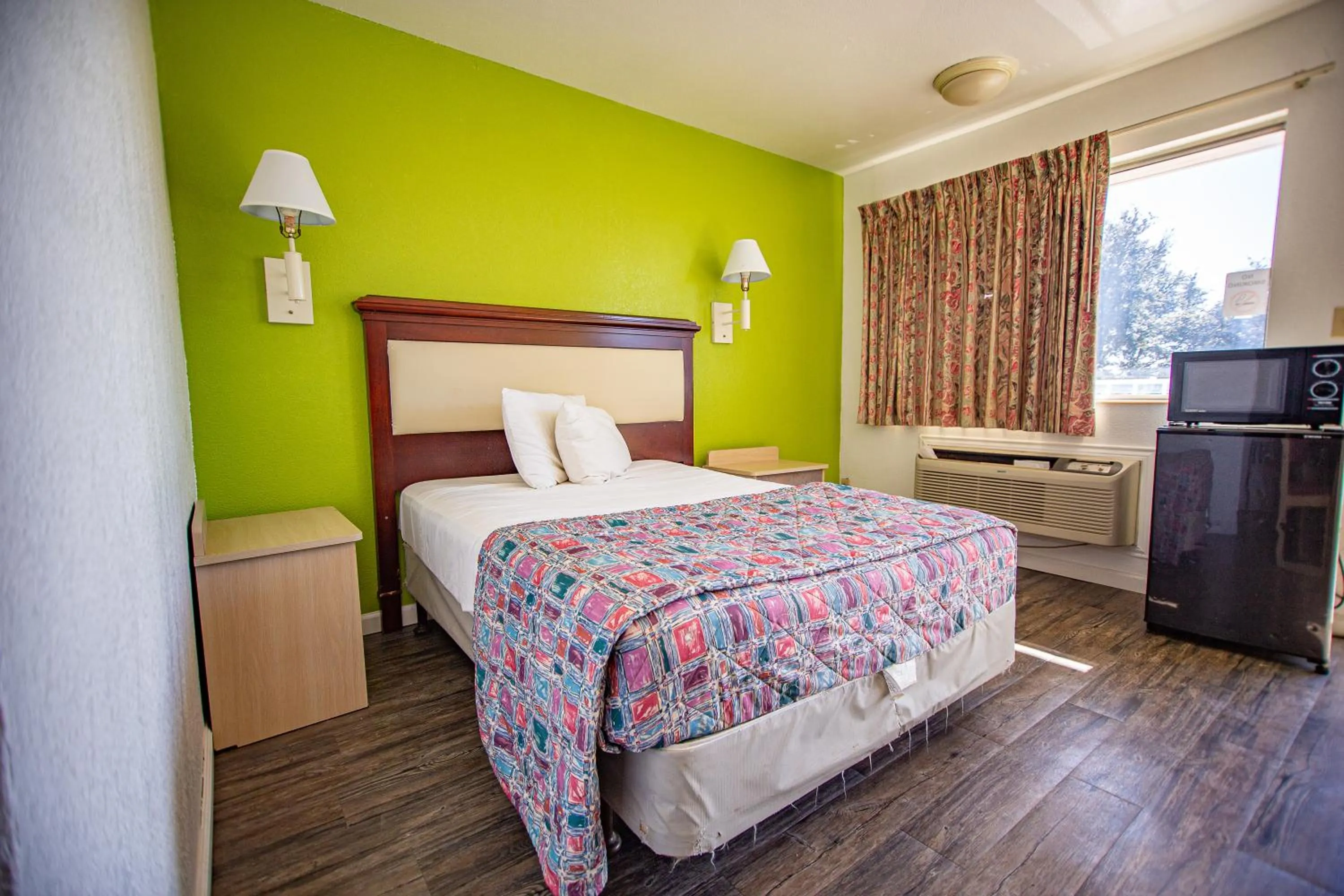 Bed in Marifah Inn Sweetwater