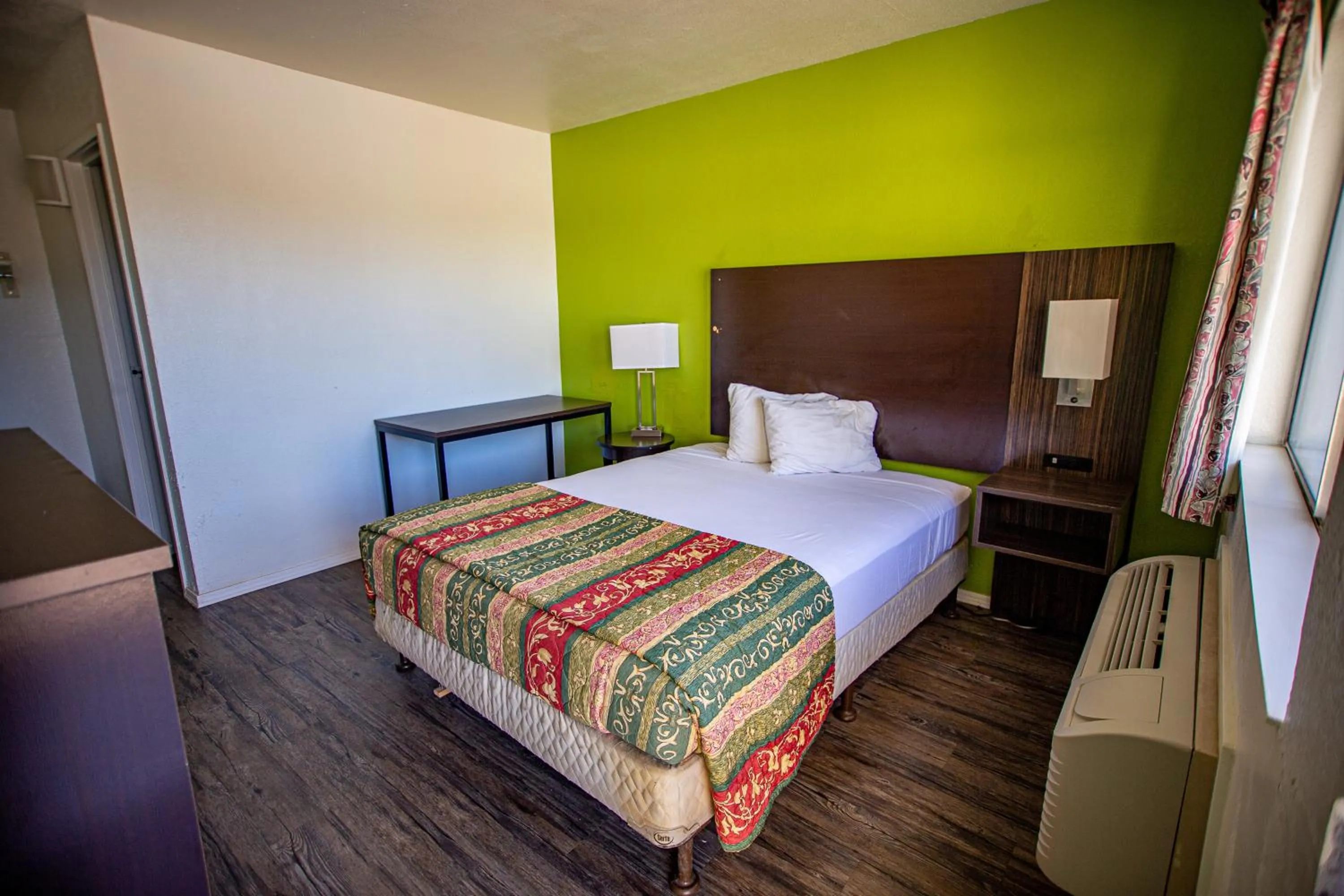 Bed in Marifah Inn Sweetwater