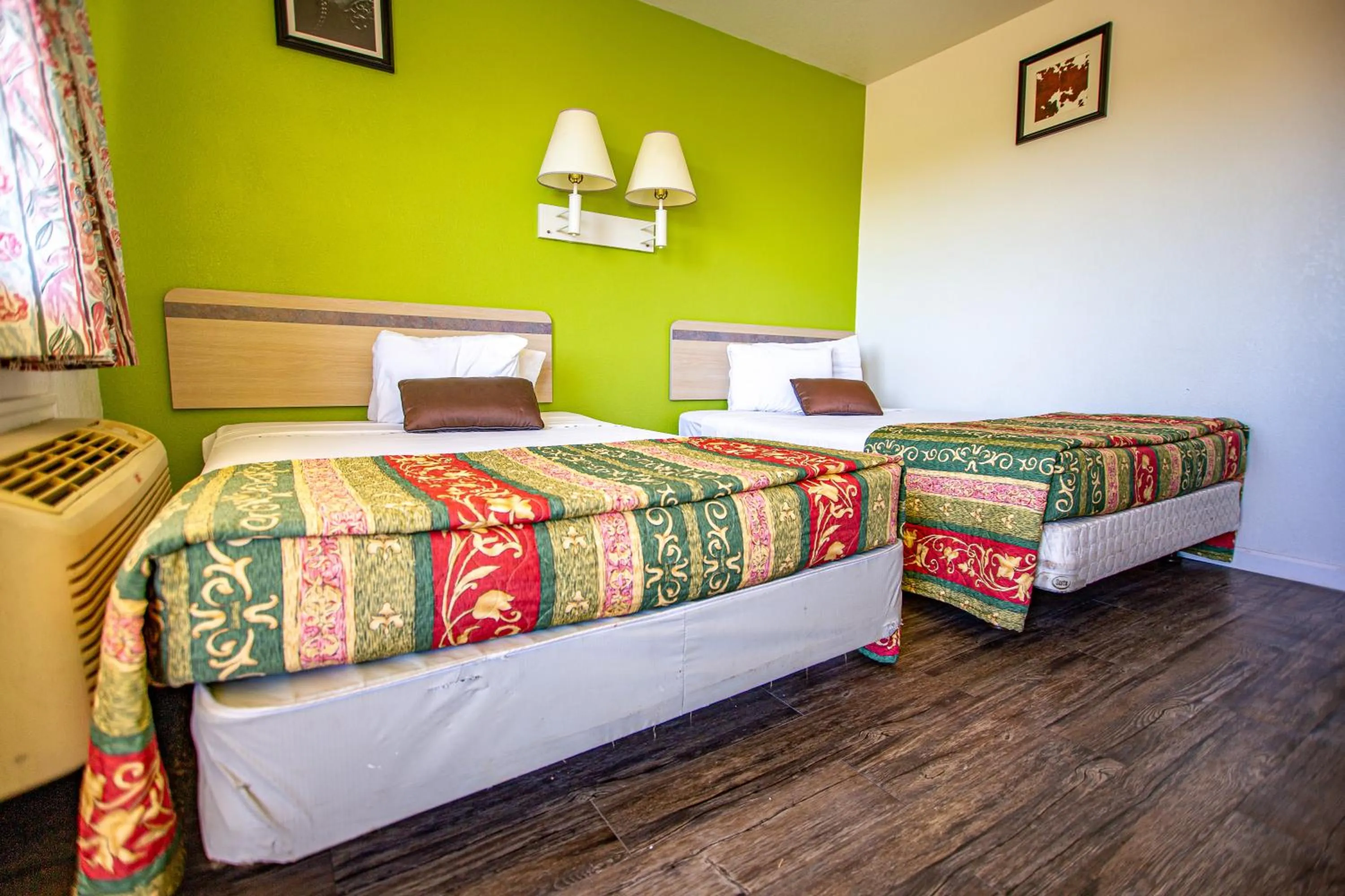 Bed in Marifah Inn Sweetwater