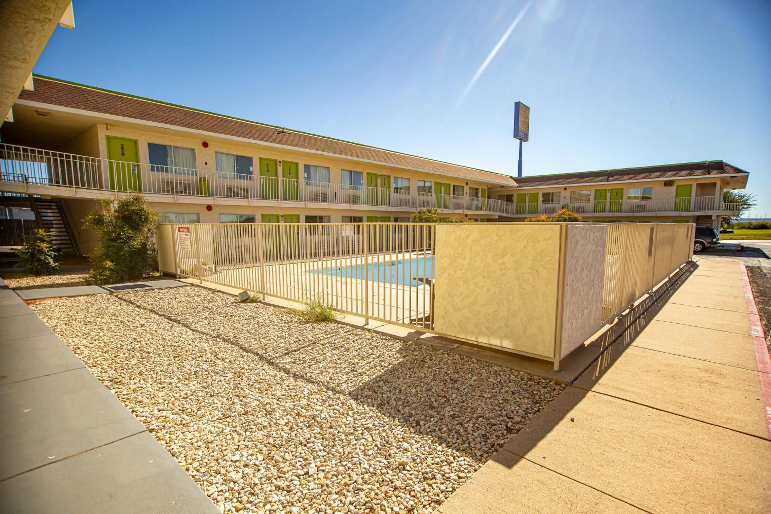 Property building in Marifah Inn Sweetwater