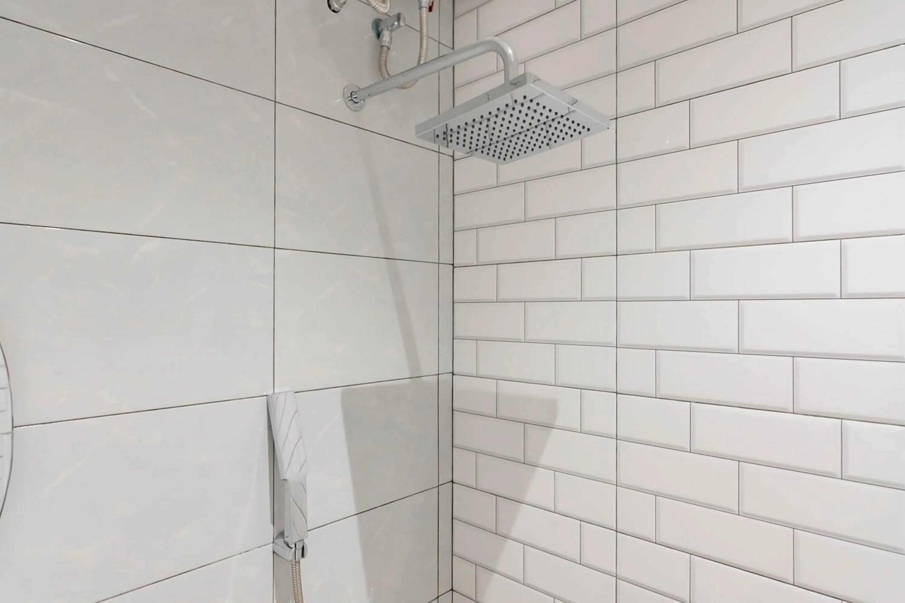 RedDoorz Plus @ Pakuan Residence Tajur