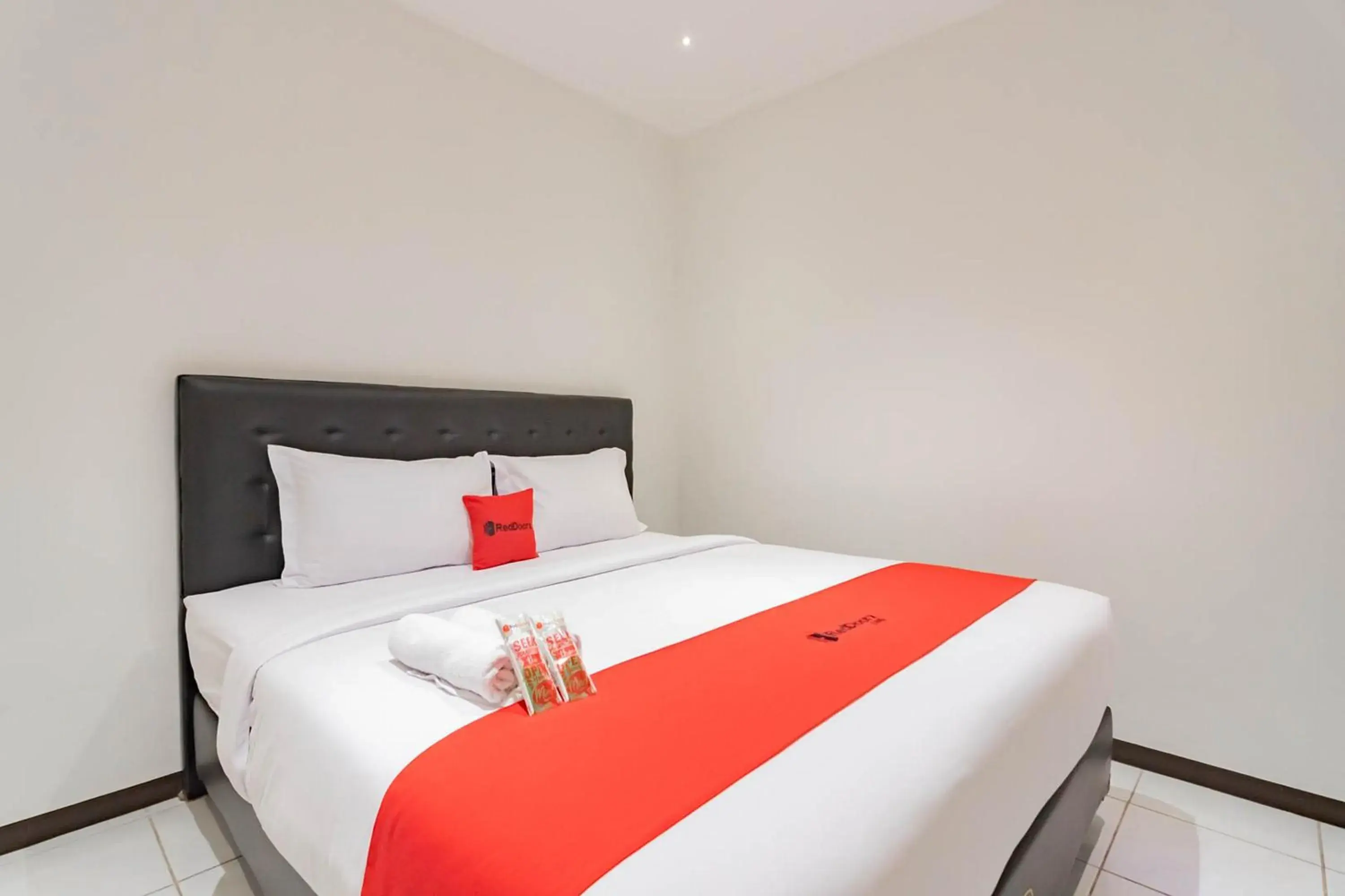 Bed in RedDoorz Plus @ Pakuan Residence Tajur Bed in RedDoorz Plus @ Pakuan Residence Tajur