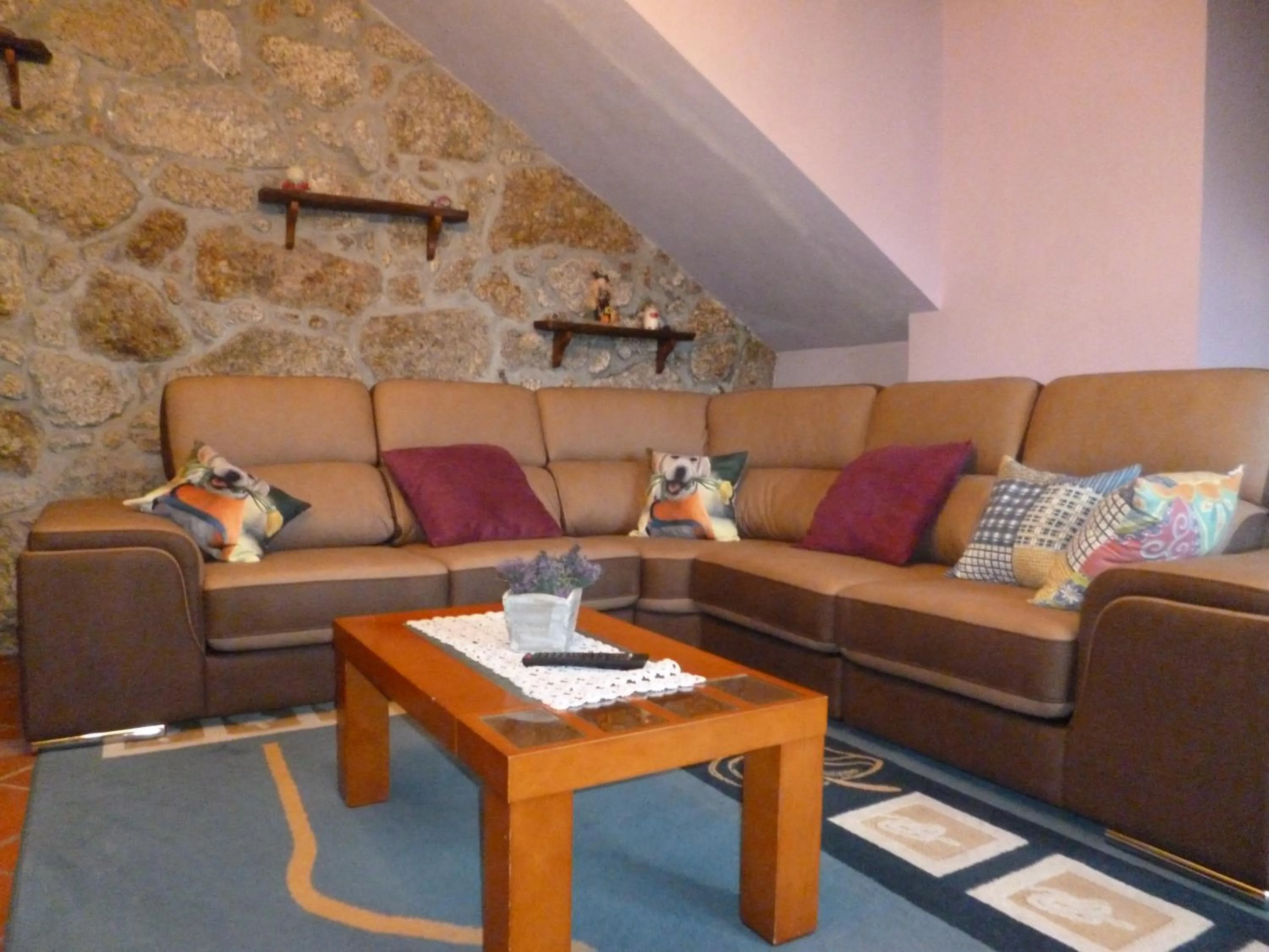 Communal lounge/ TV room in Casas das Guimbras