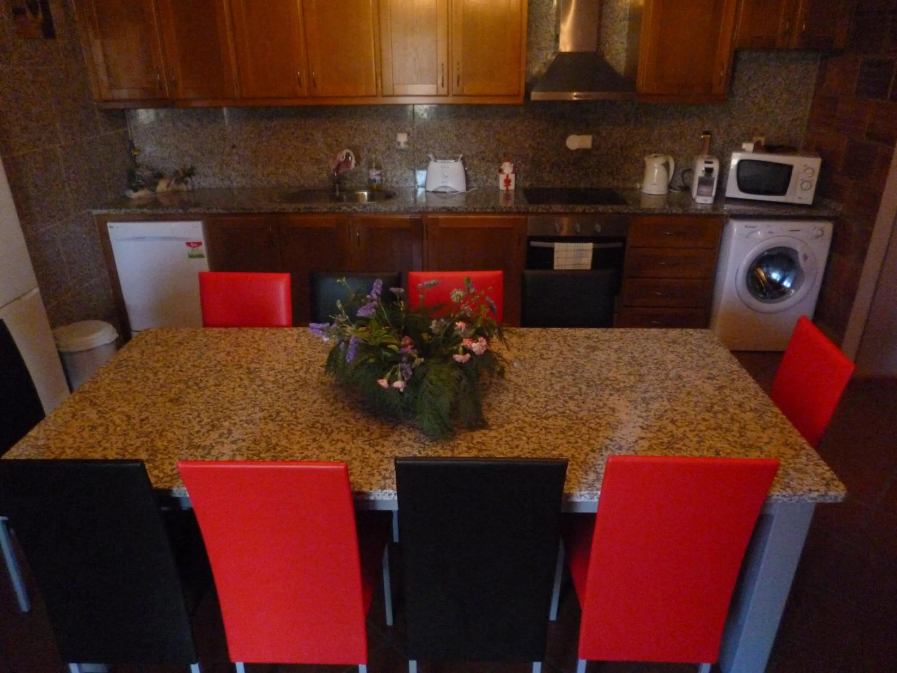 Communal kitchen in Casas das Guimbras
