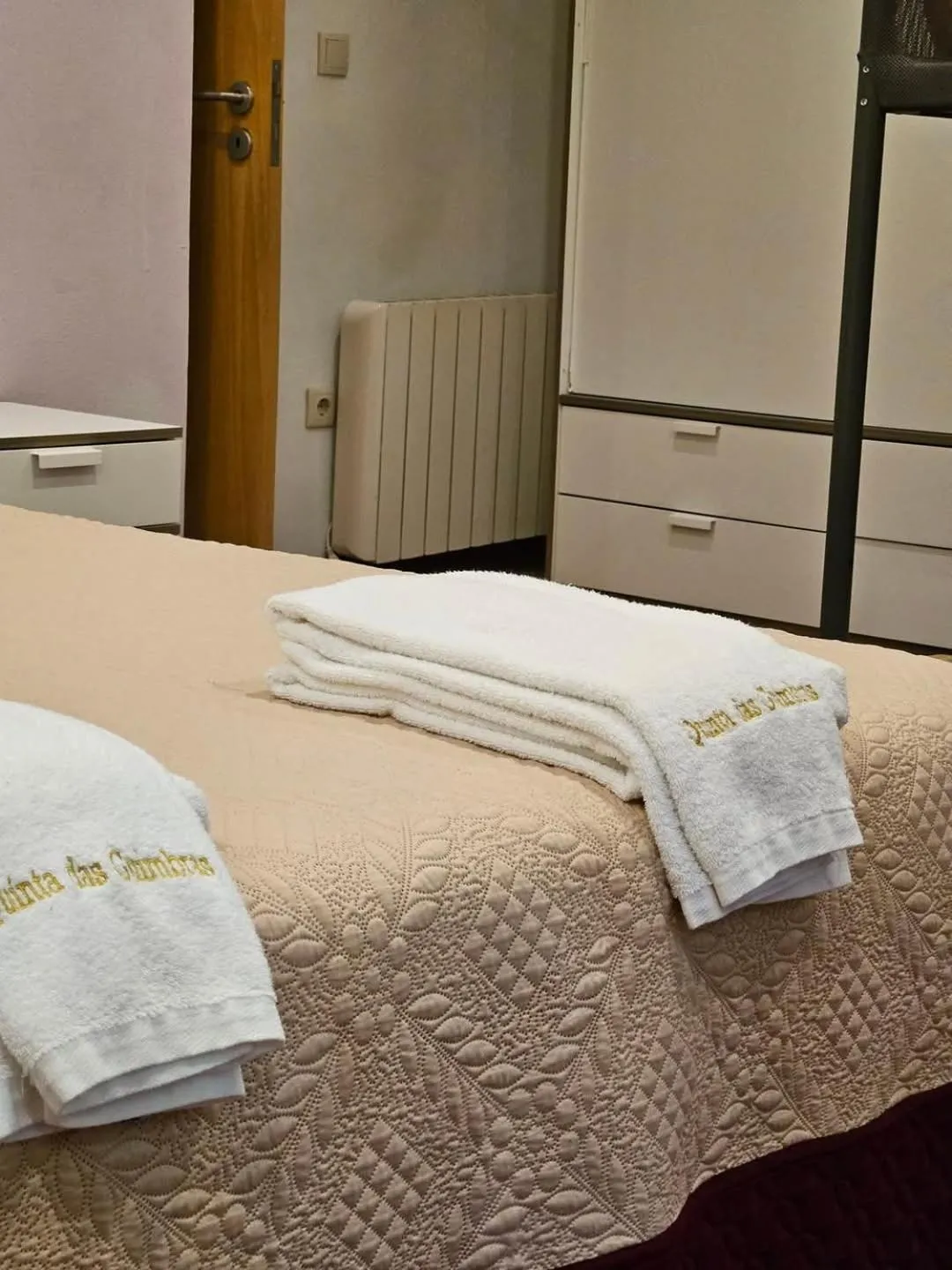 Bedroom, Bed in Casas das Guimbras