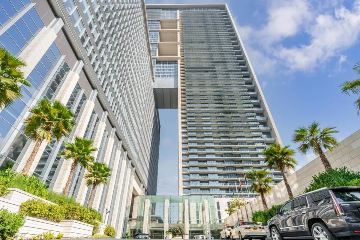 Silkhaus large modern studio with Burj Khalifa view