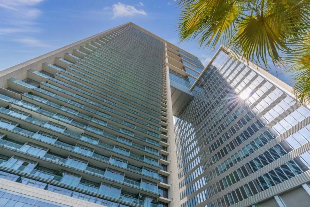 Silkhaus large modern studio with Burj Khalifa view