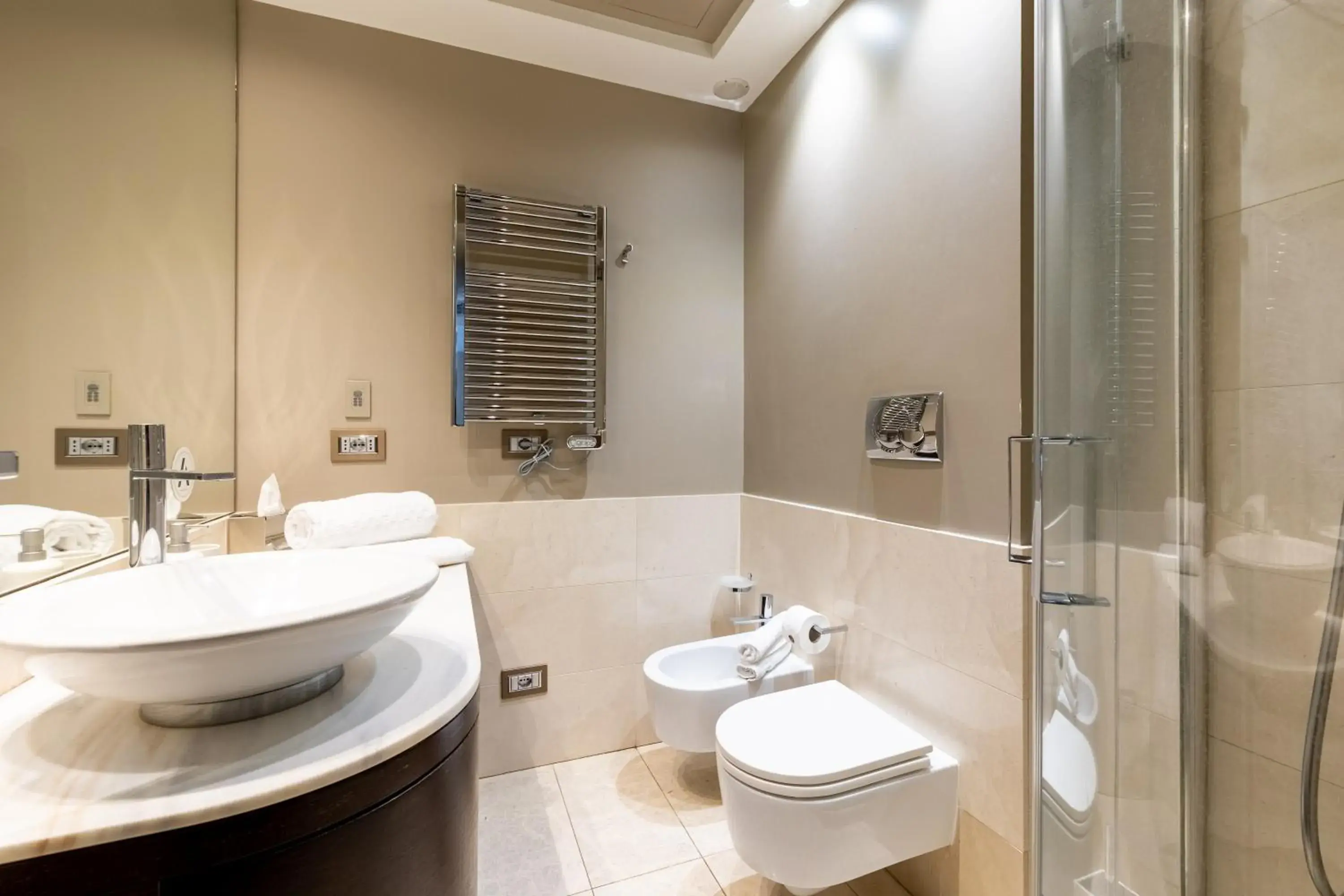 One-Bedroom Apartment in NJ Hotels & Apartments San Pietro all'orto 6 One-Bedroom Apartment in NJ Hotels & Apartments San Pietro all'orto 6