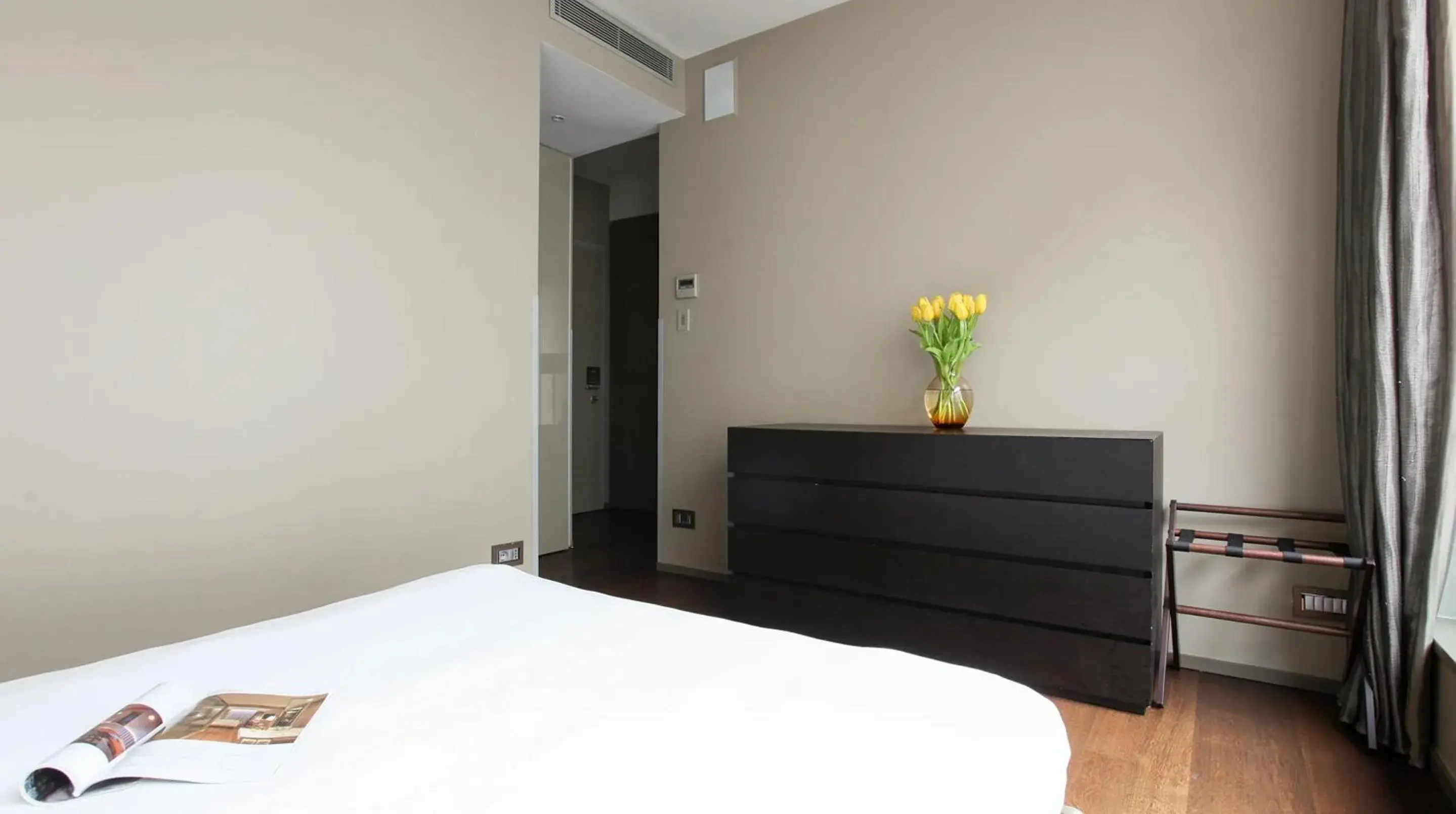 Large Double Room in NJ Hotels & Apartments San Pietro all'orto 6 Large Double Room in NJ Hotels & Apartments San Pietro all'orto 6