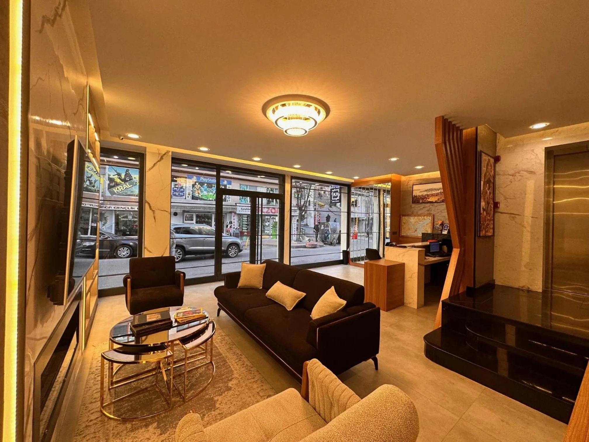 Communal lounge/ TV room in KA Hotel & Suites