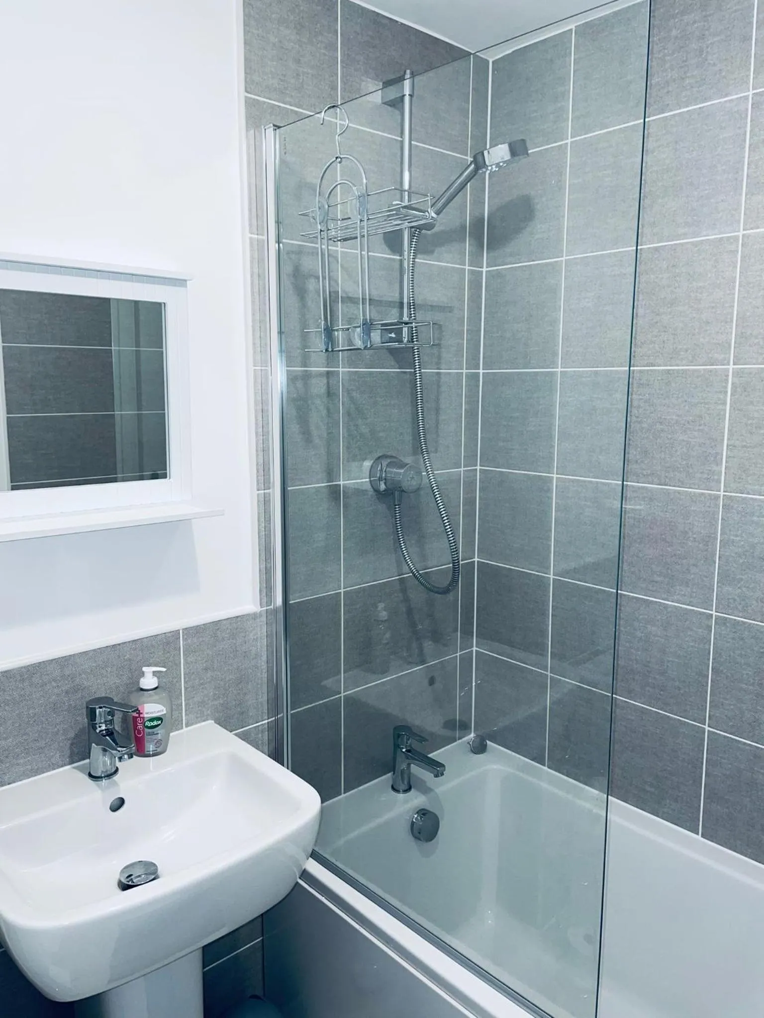 Toilet in Cosy Family Home - Coventry City Centre - Entire House