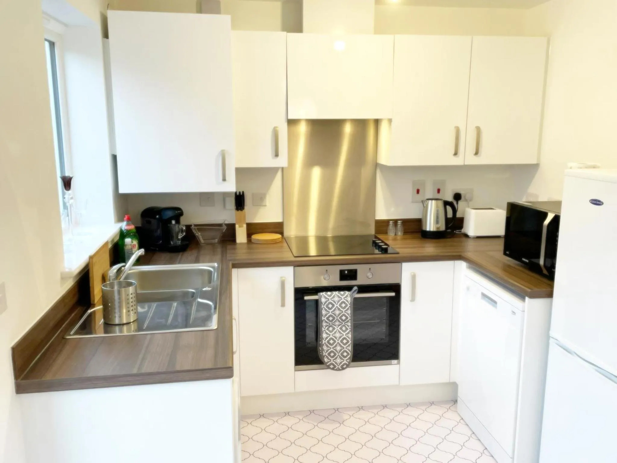 Kitchen or kitchenette in Cosy Family Home - Coventry City Centre - Entire House