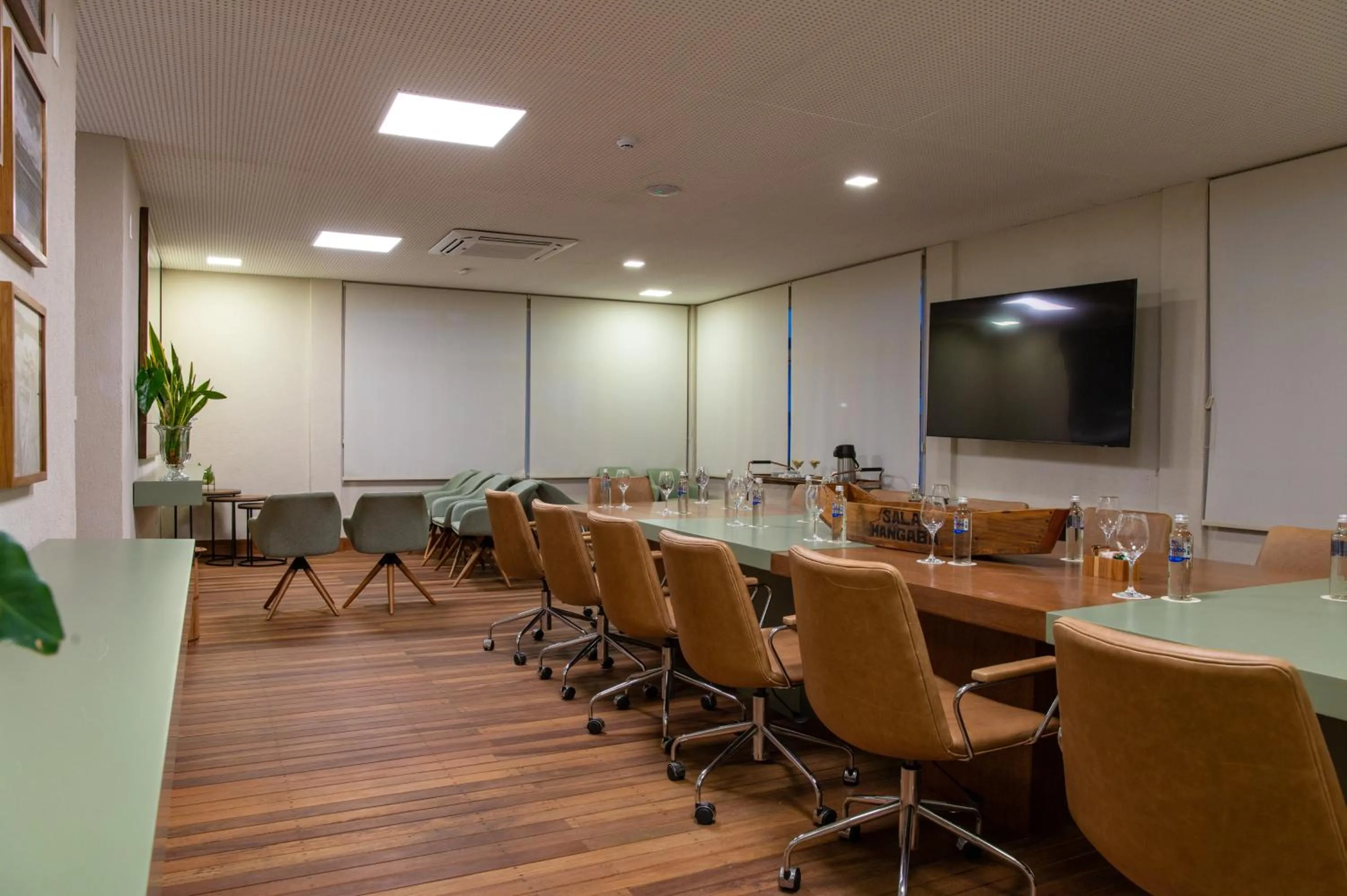 Meeting/conference room in Hotel Boutique & Spa Ponta de Inhambupe by Slaviero Hotéis