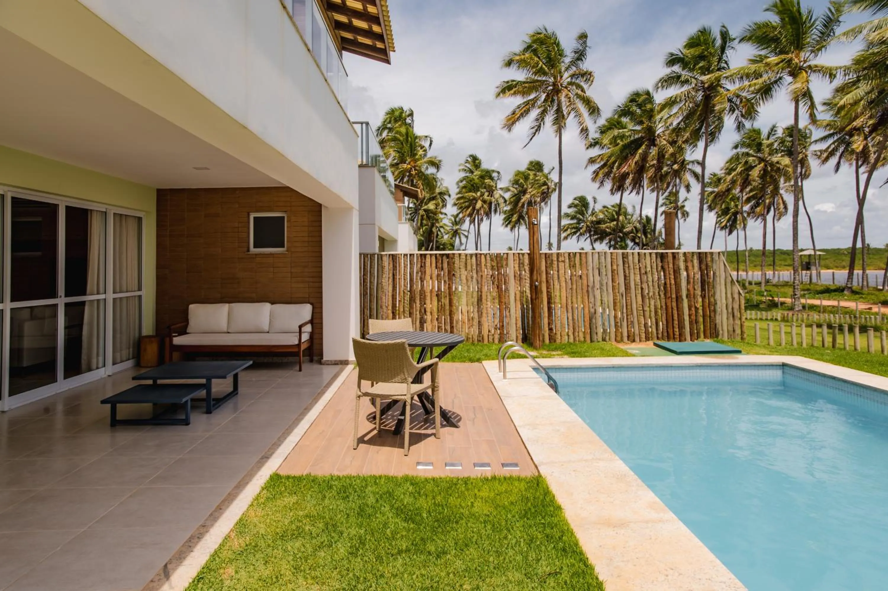 Swimming pool in Hotel Boutique & Spa Ponta de Inhambupe by Slaviero Hotéis