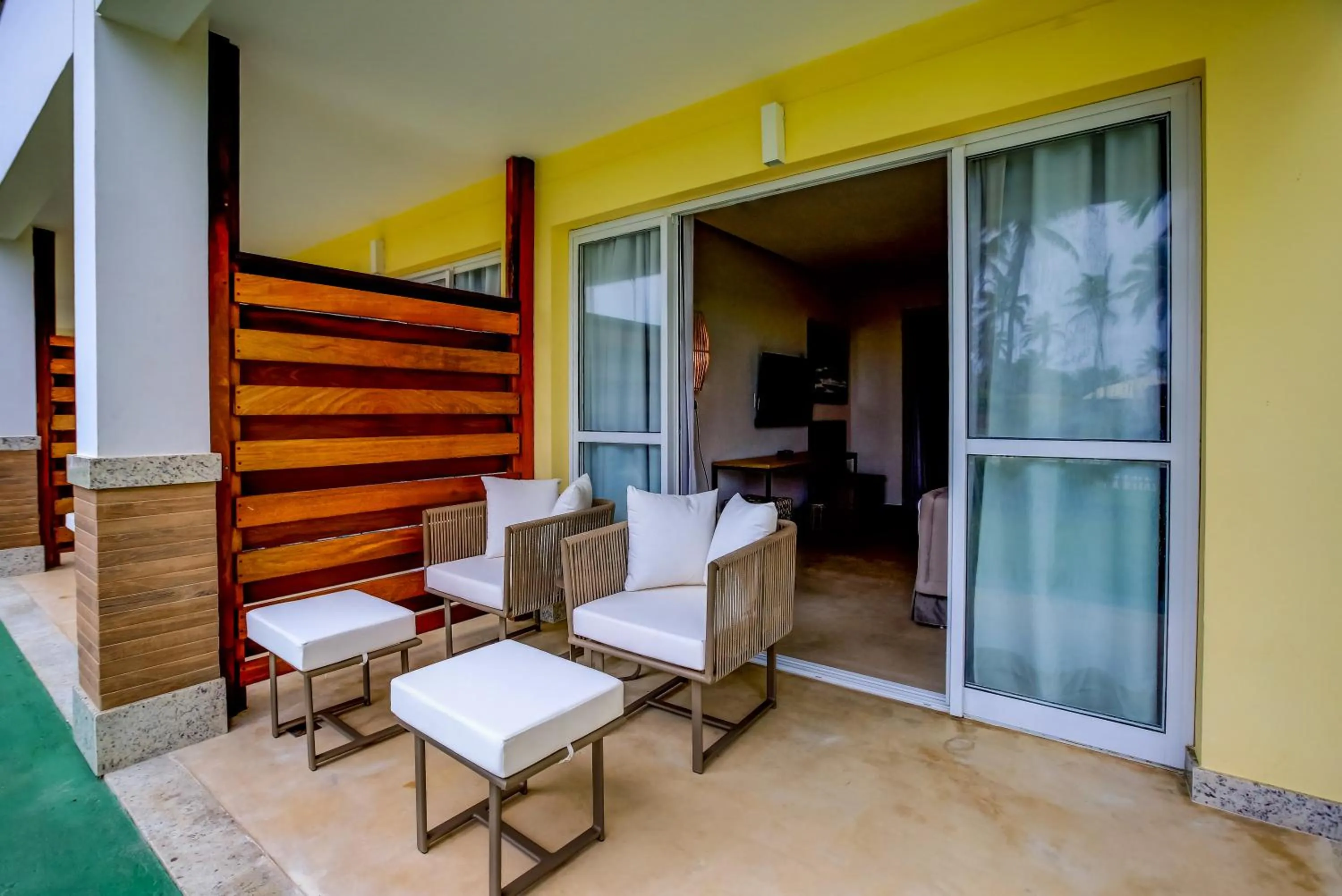 Balcony/Terrace in Hotel Boutique & Spa Ponta de Inhambupe by Slaviero Hotéis