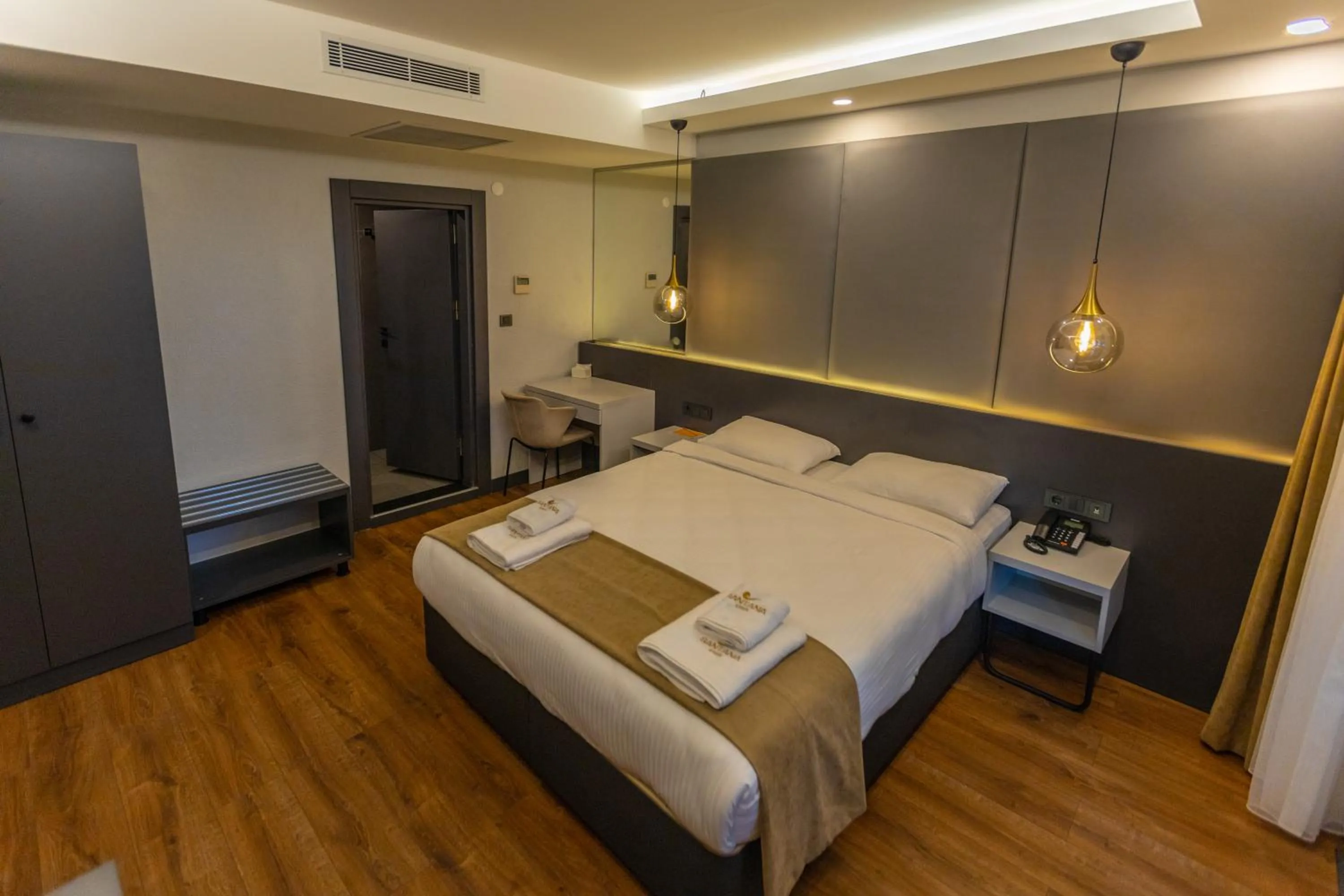 Bedroom, Bed in SANTANA OTEL