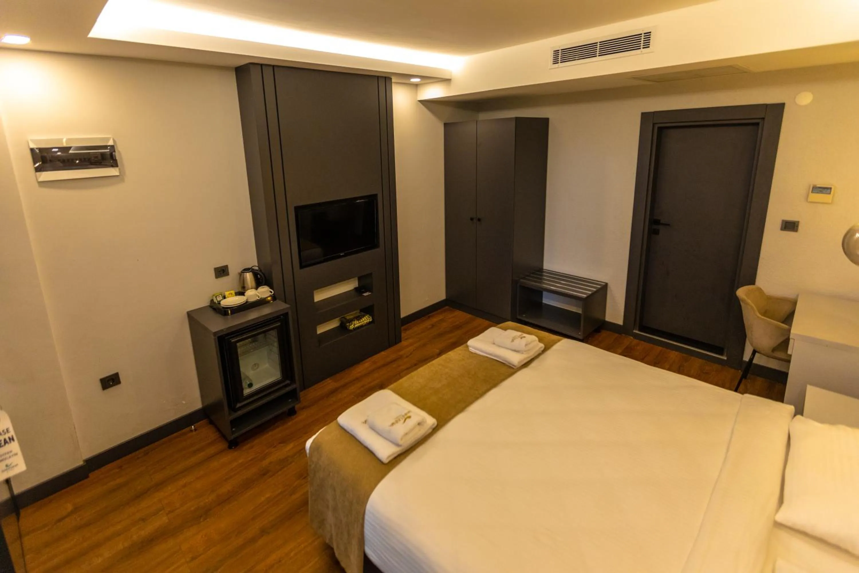 Photo of the whole room, Bed in SANTANA OTEL