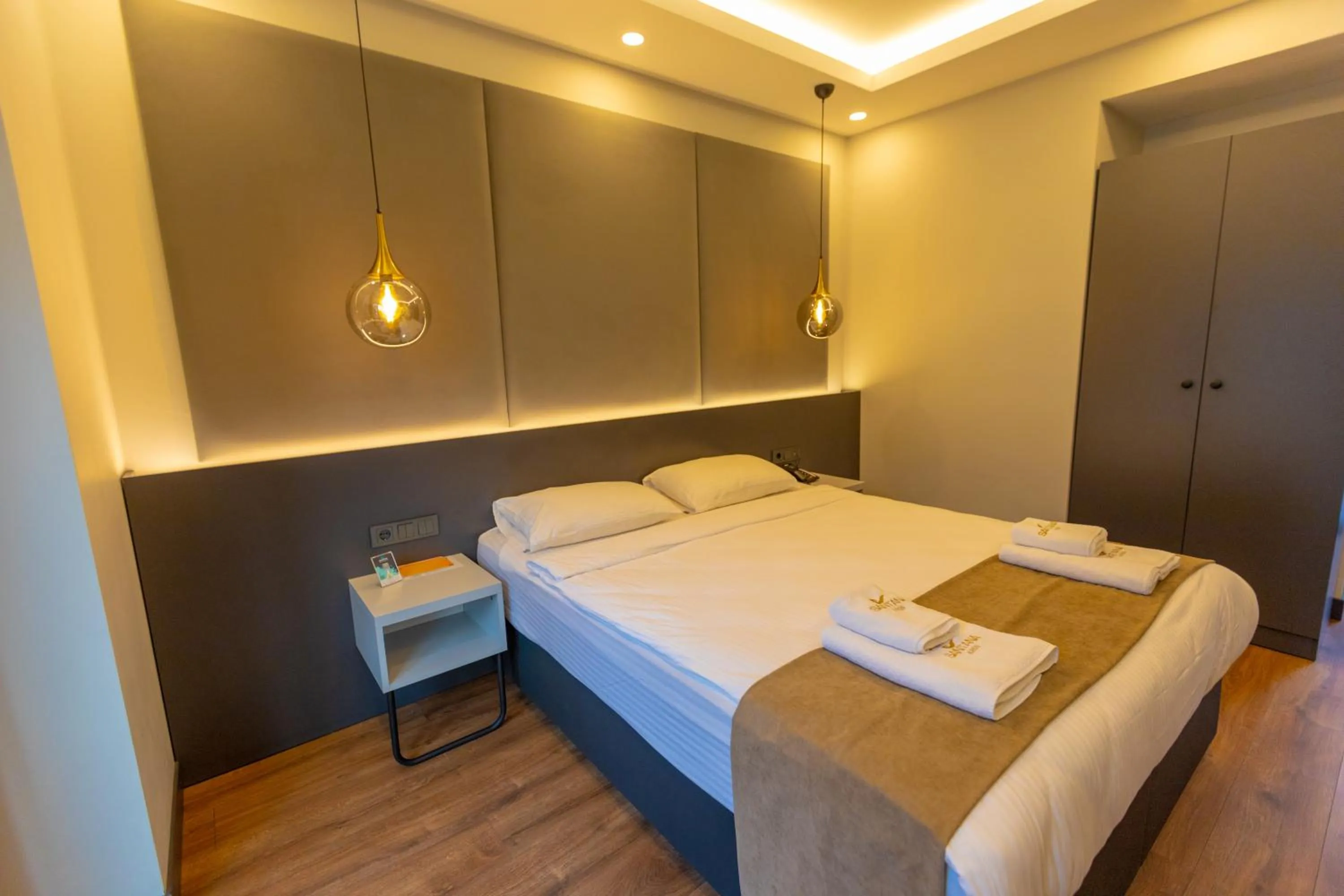 Photo of the whole room, Bed in SANTANA OTEL