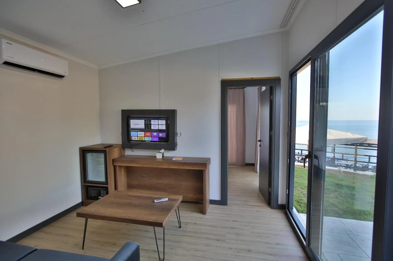 Communal lounge/ TV room in SANTANA OTEL