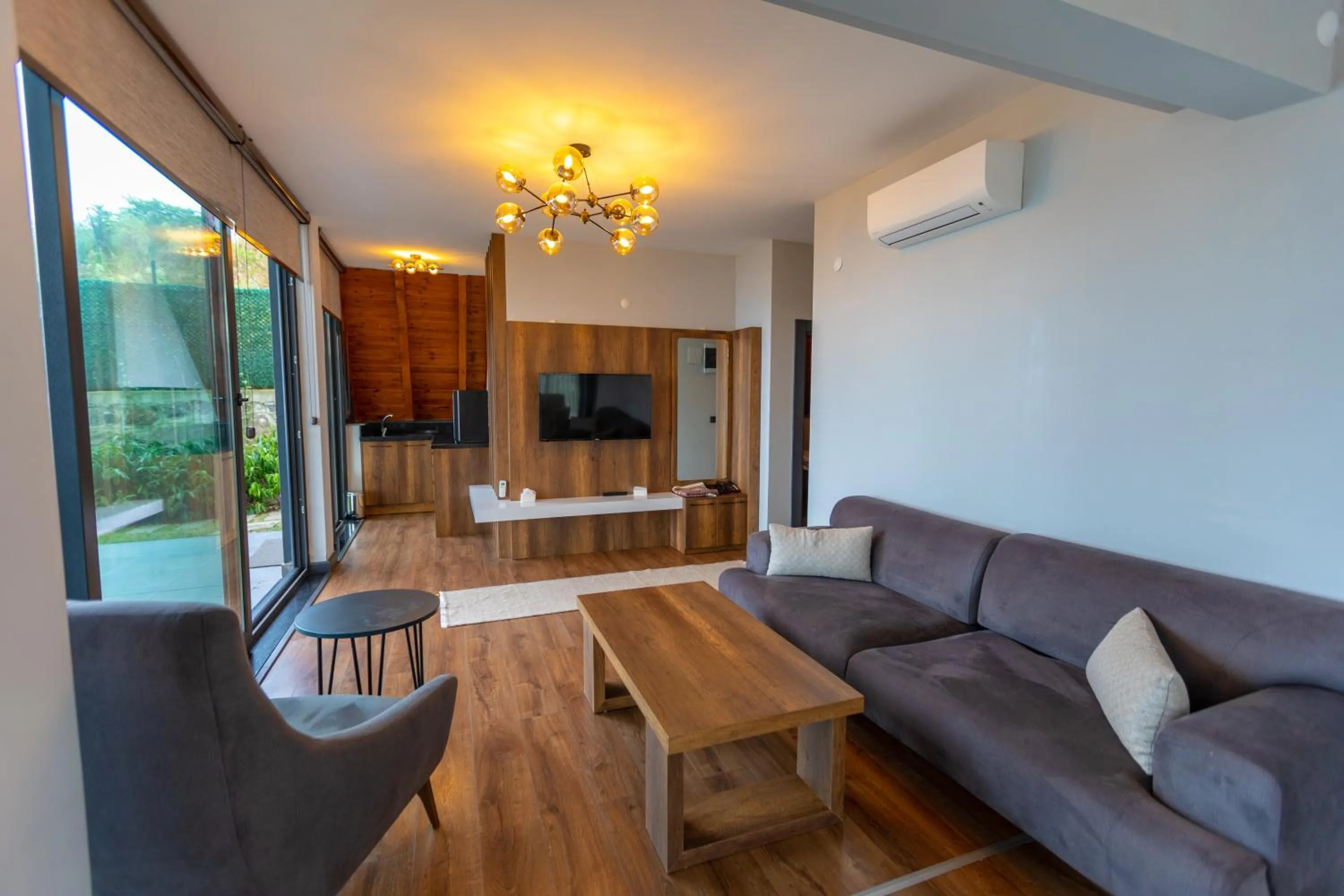 Communal lounge/ TV room in SANTANA OTEL