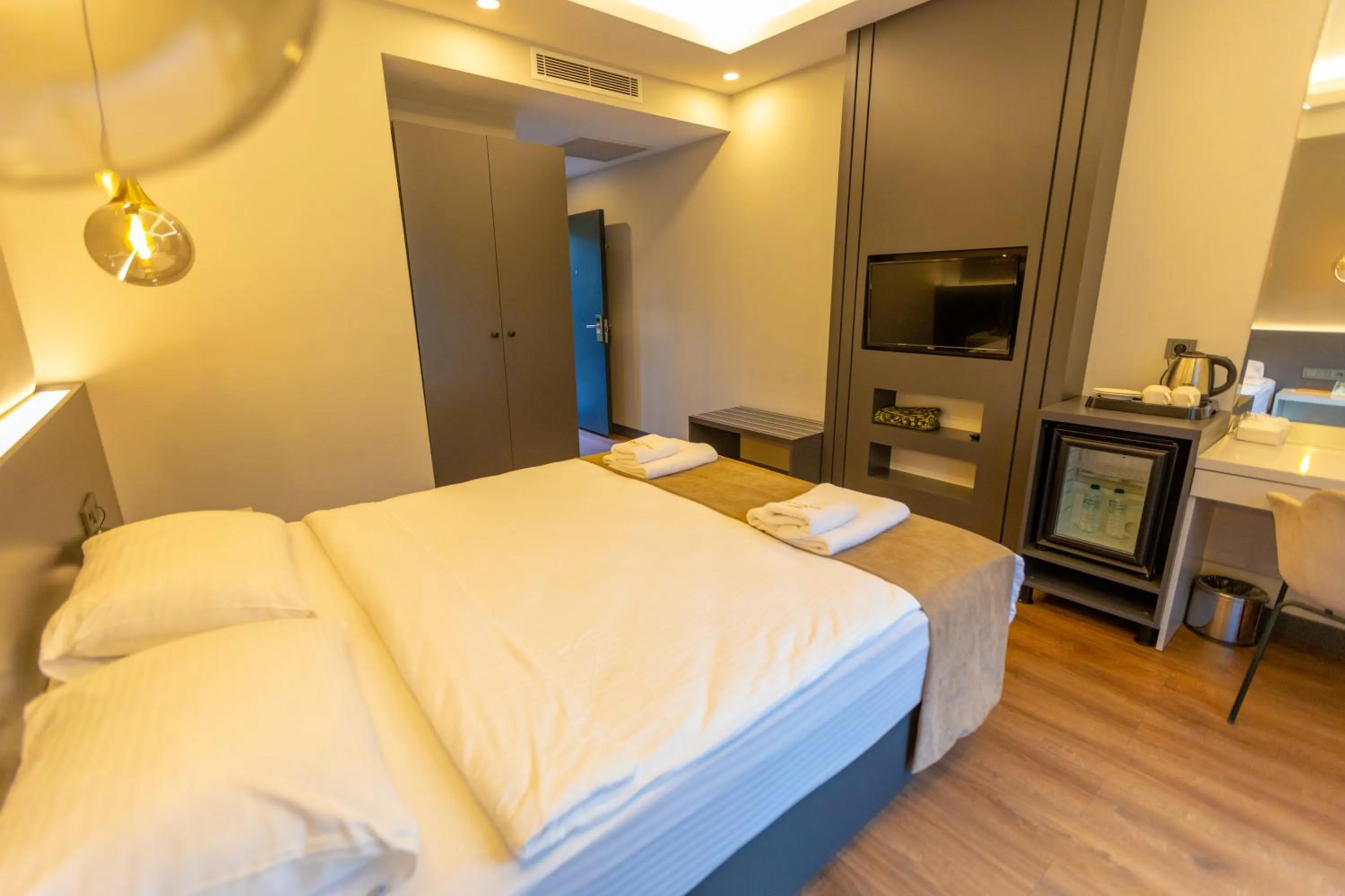 hair dresser, Bed in SANTANA OTEL