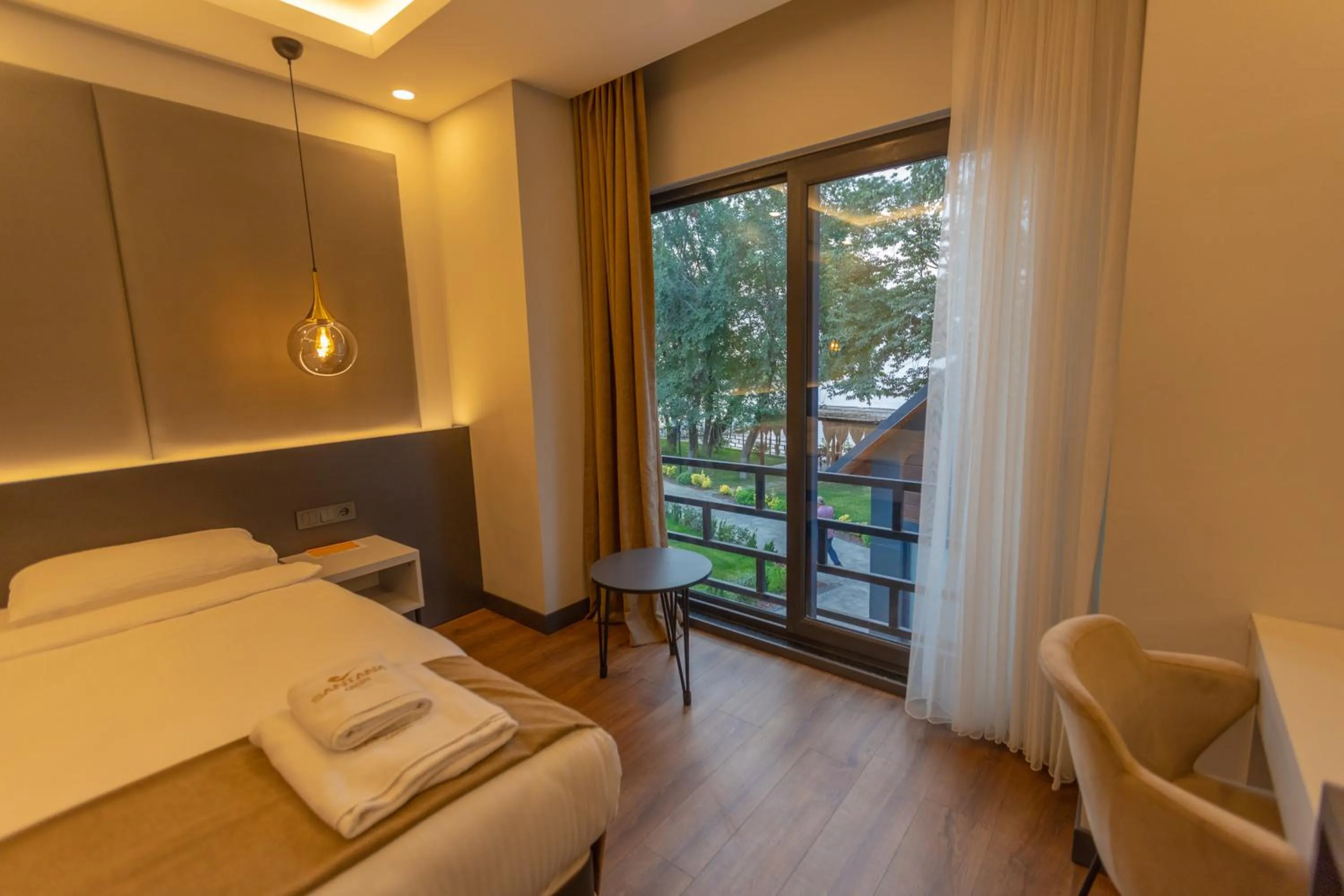 Bedroom, Bed in SANTANA OTEL