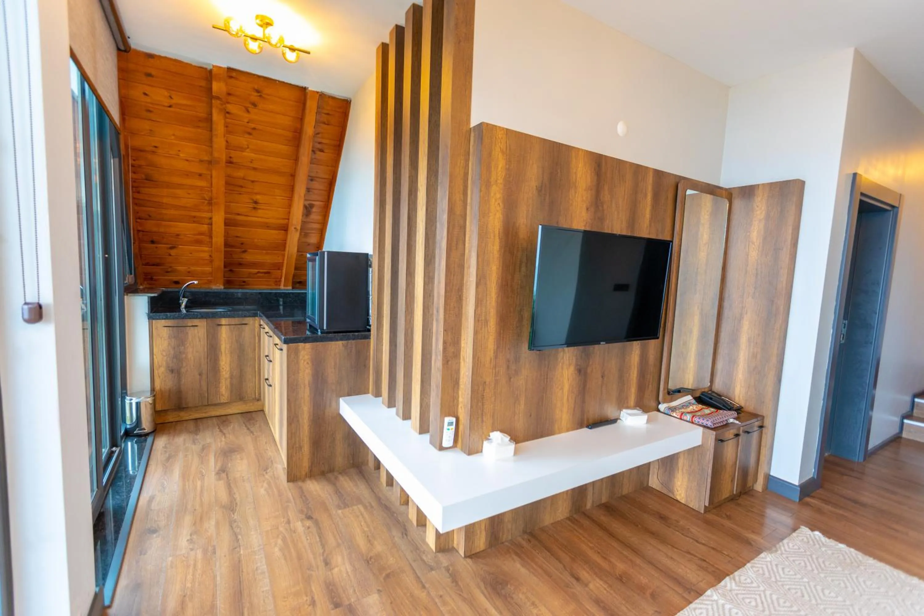 Communal lounge/ TV room in SANTANA OTEL