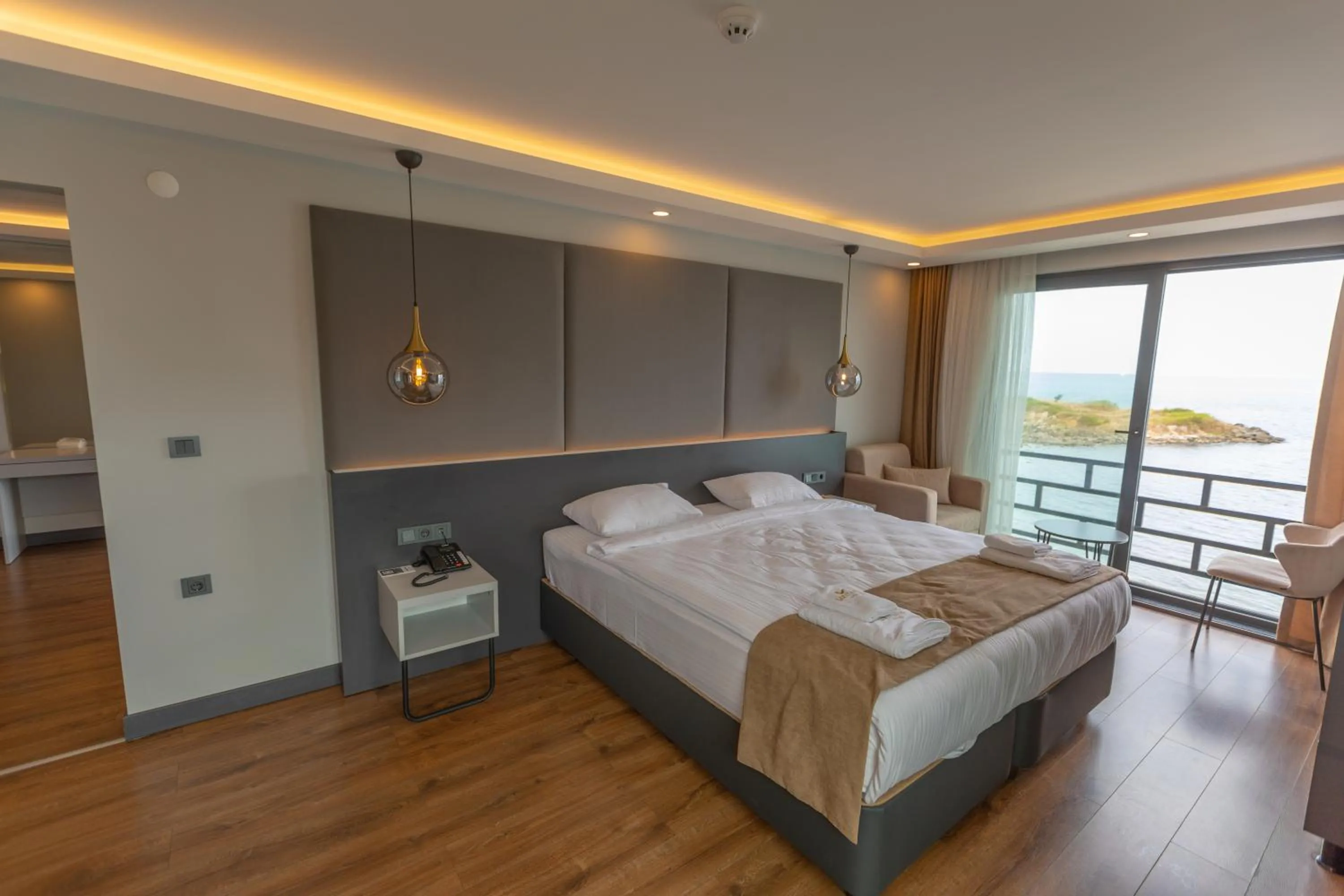 Photo of the whole room, Bed in SANTANA OTEL