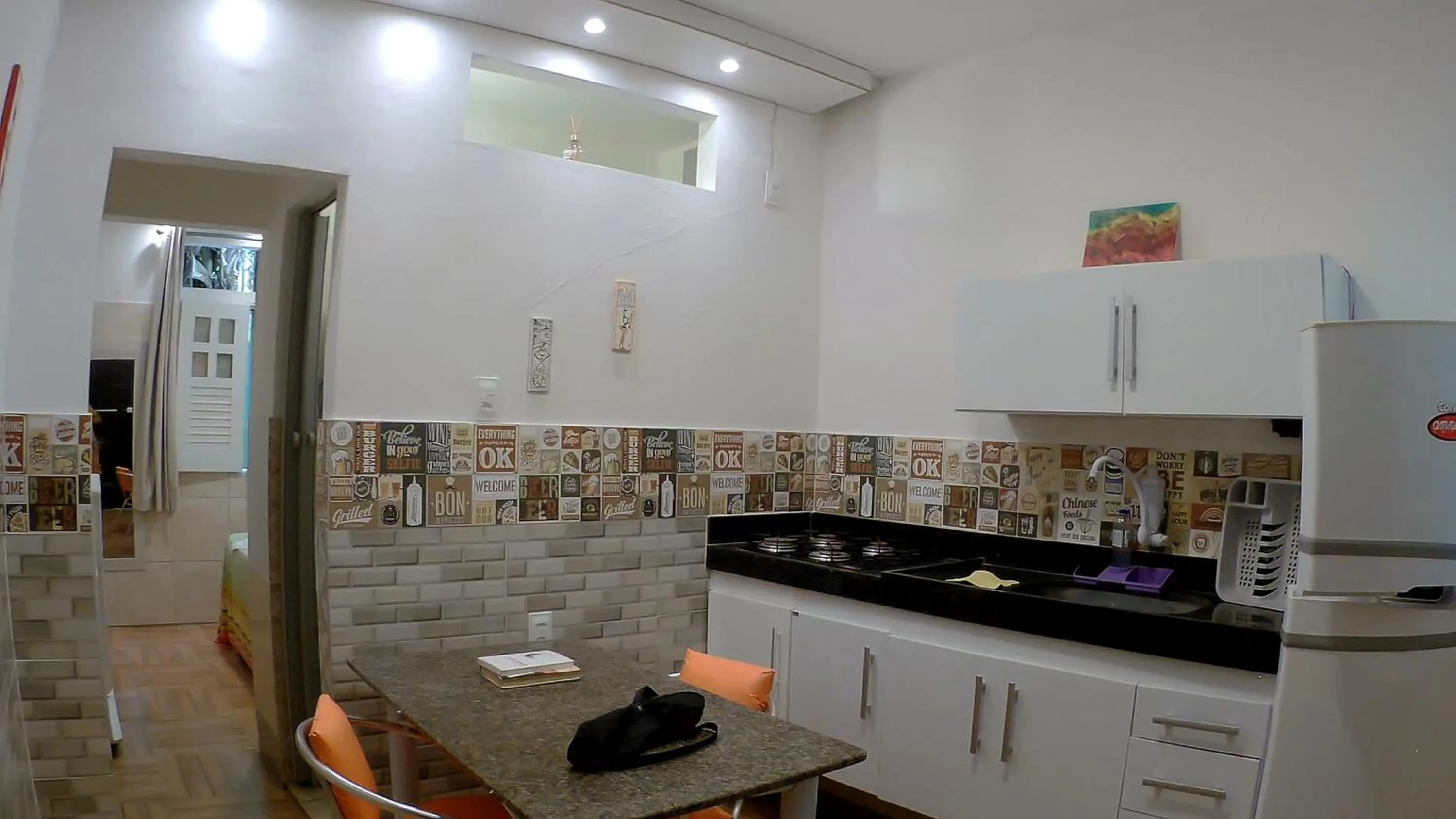 Kitchen or kitchenette in Kitnet Perto da Primeira Praia