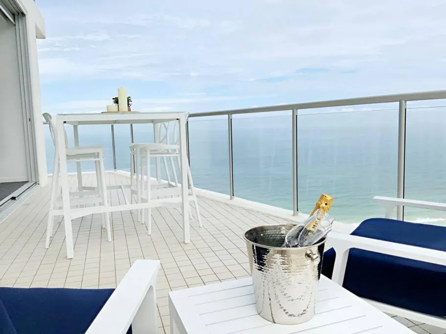 Air on Broadbeach Beachfront 2Level stunning apartment with 180 degree views