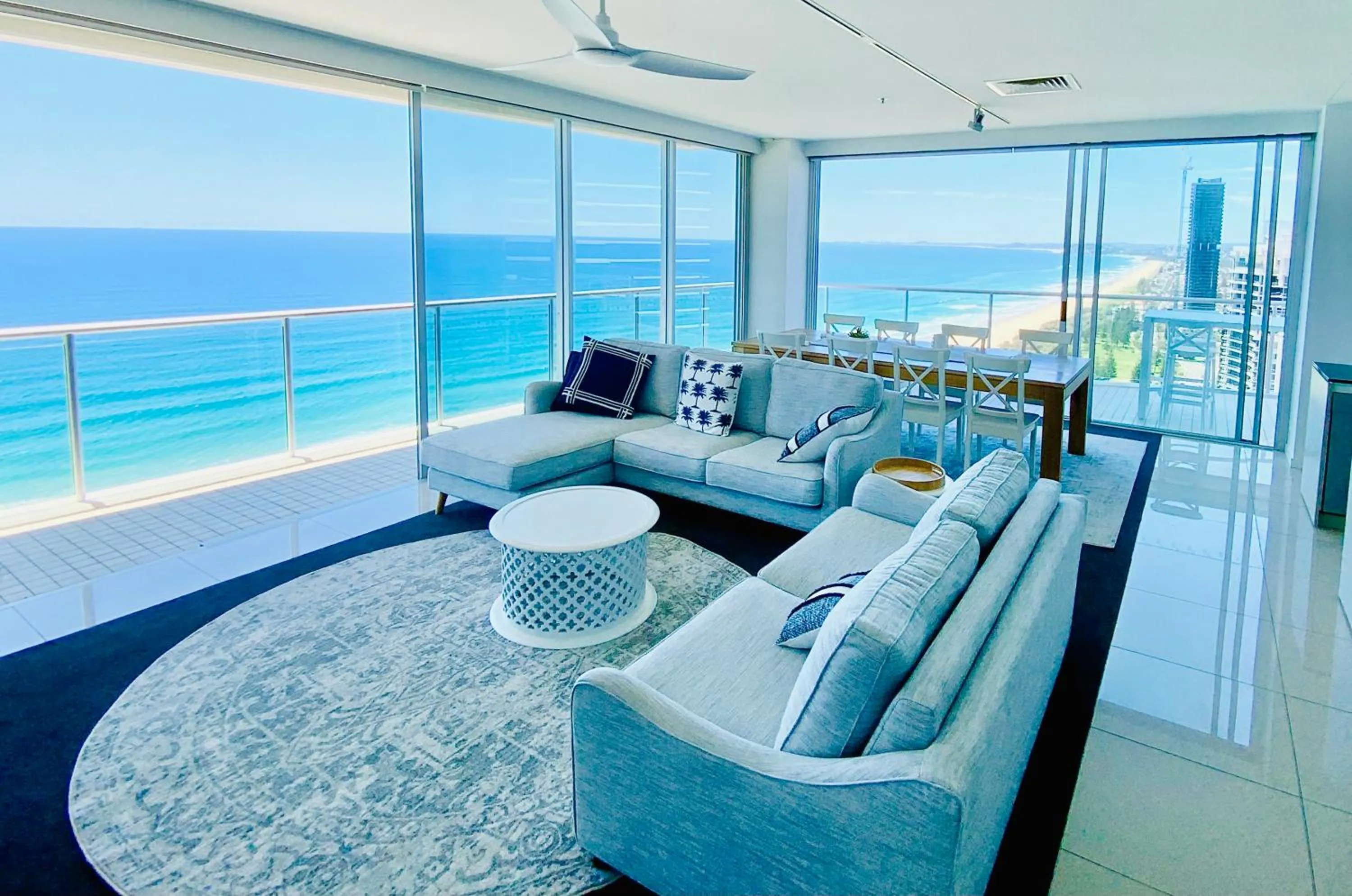 Air on Broadbeach Beachfront 2Level stunning apartment with 180 degree views