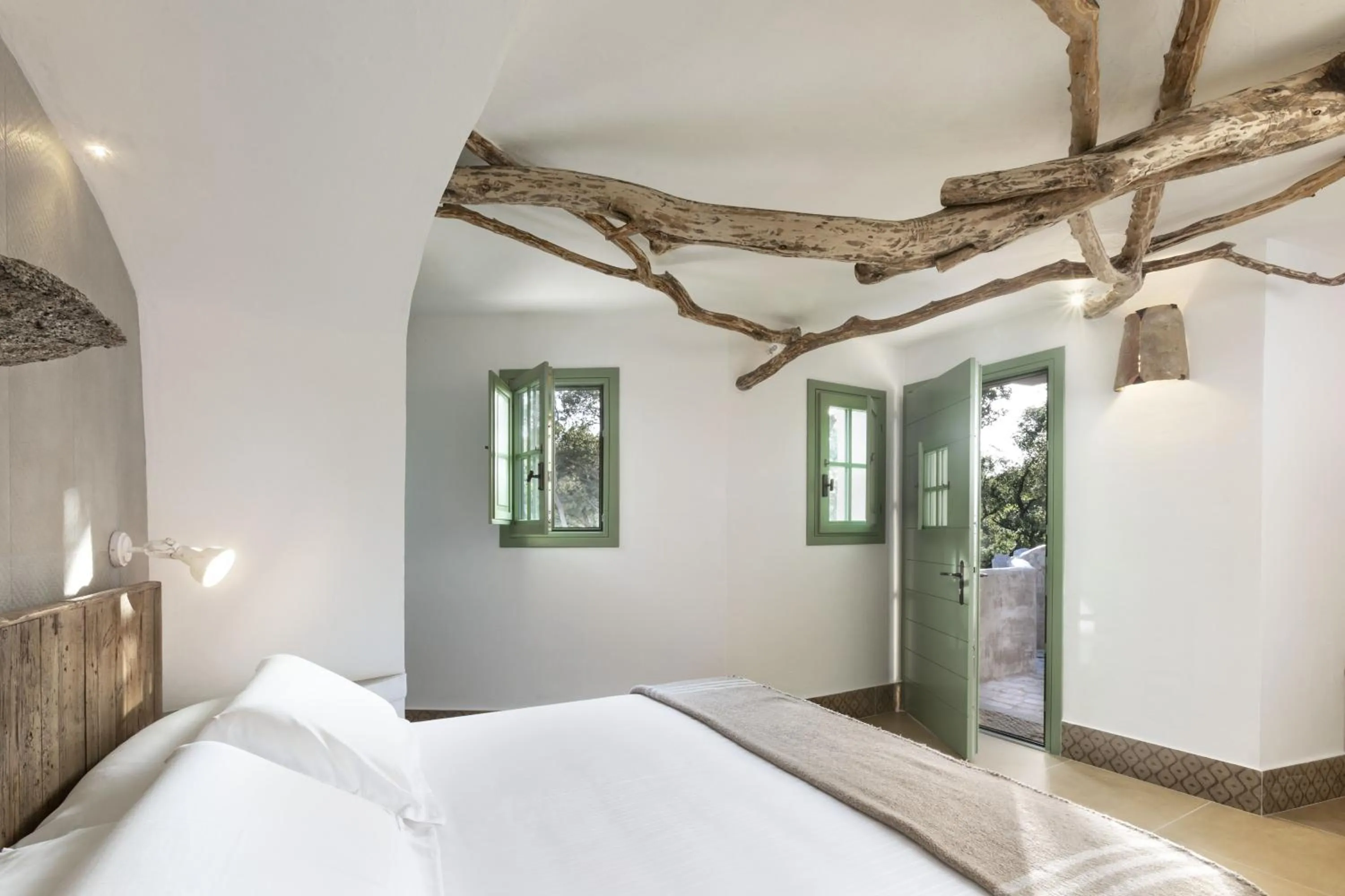 Photo of the whole room, Bed in Gallicantu Stazzo Retreat