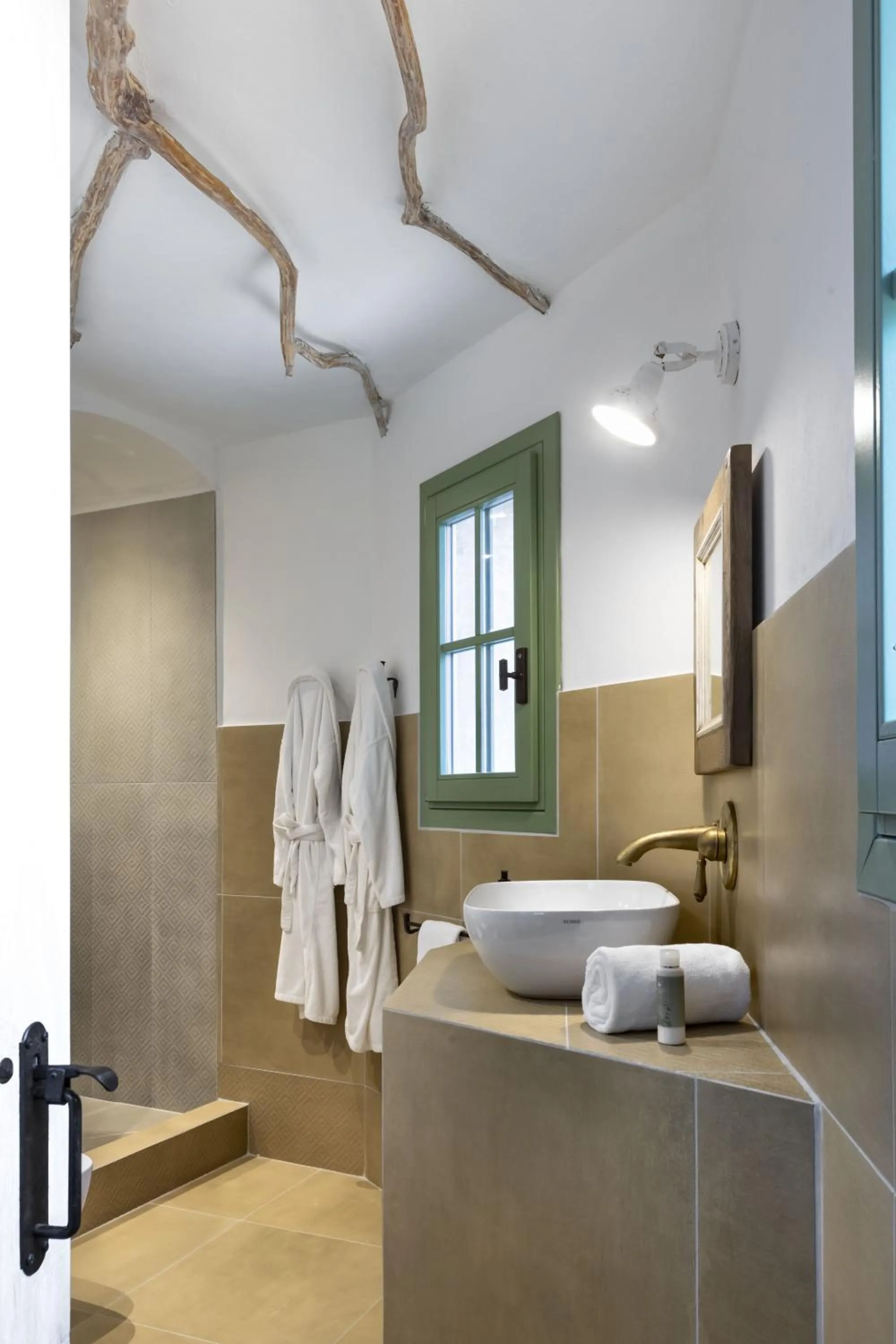 Shower in Gallicantu Stazzo Retreat