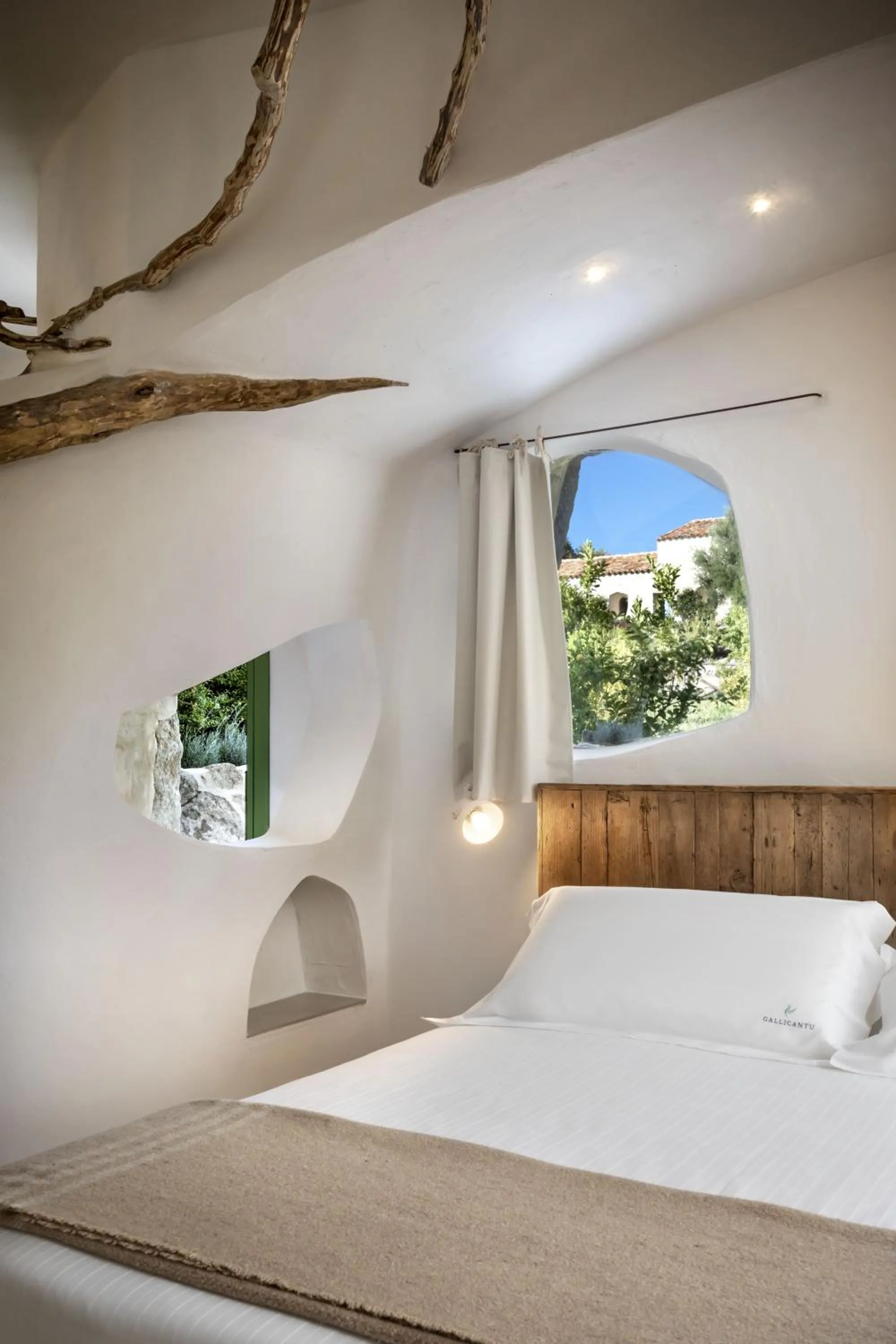 Photo of the whole room, Bed in Gallicantu Stazzo Retreat