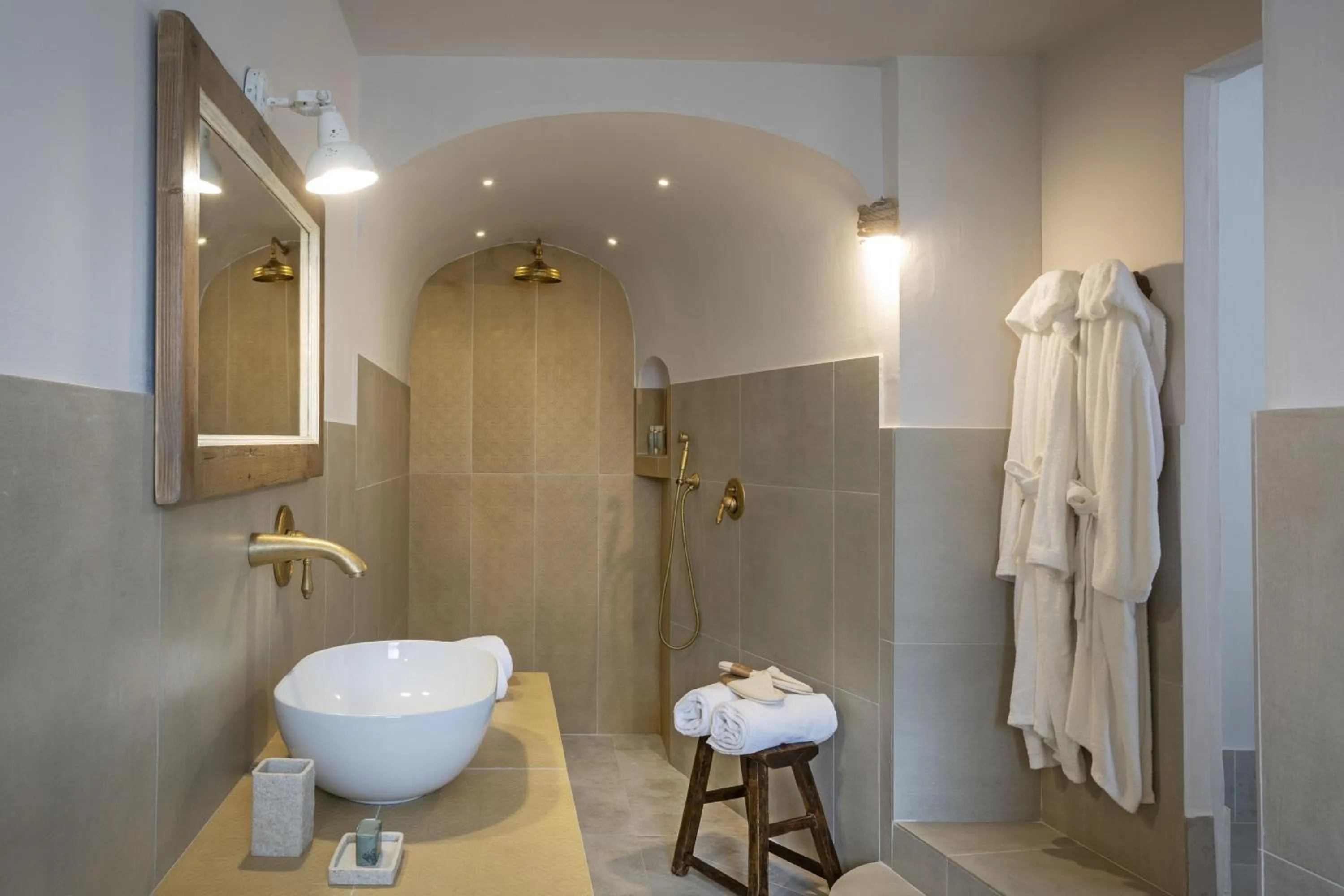 Shower in Gallicantu Stazzo Retreat