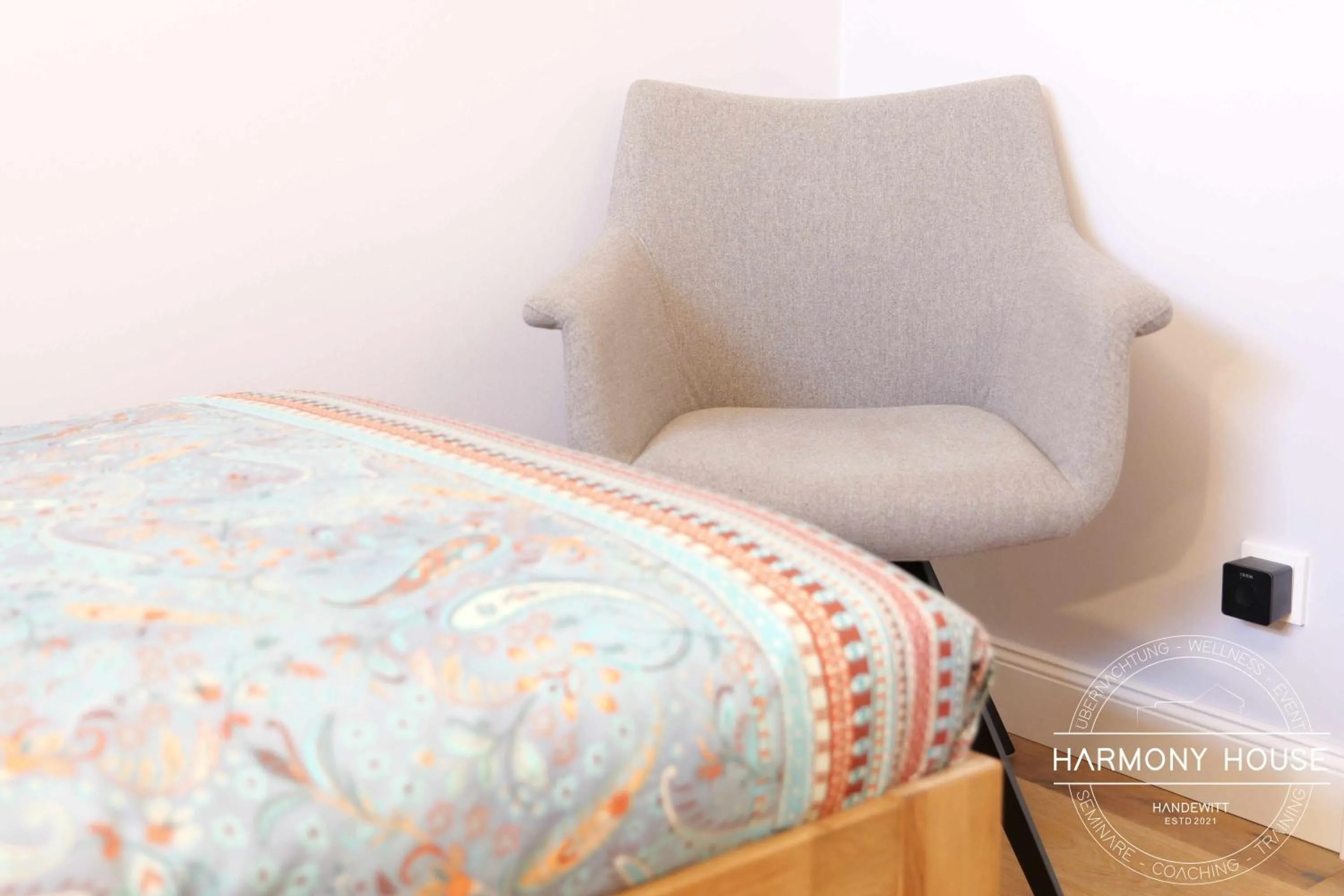 Photo of the whole room, Bed in Harmony House