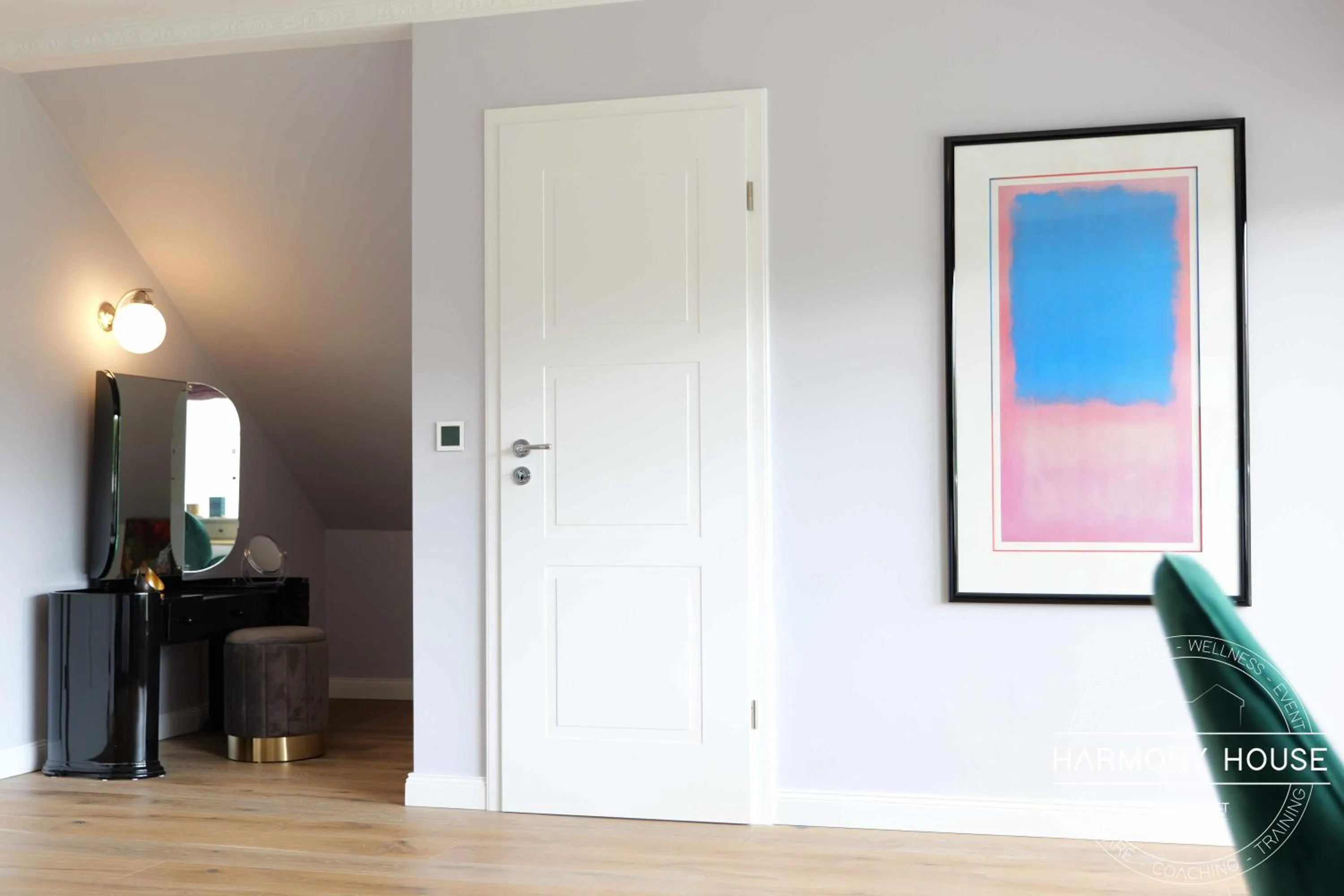 Photo of the whole room in Harmony House